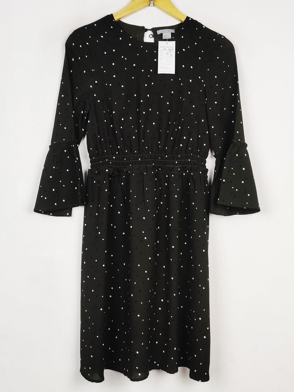 Buy online pre-used pre-loved 100% authentic & Original branded H&M (MF-6143) available in Pakistan. Top international brands avilable.