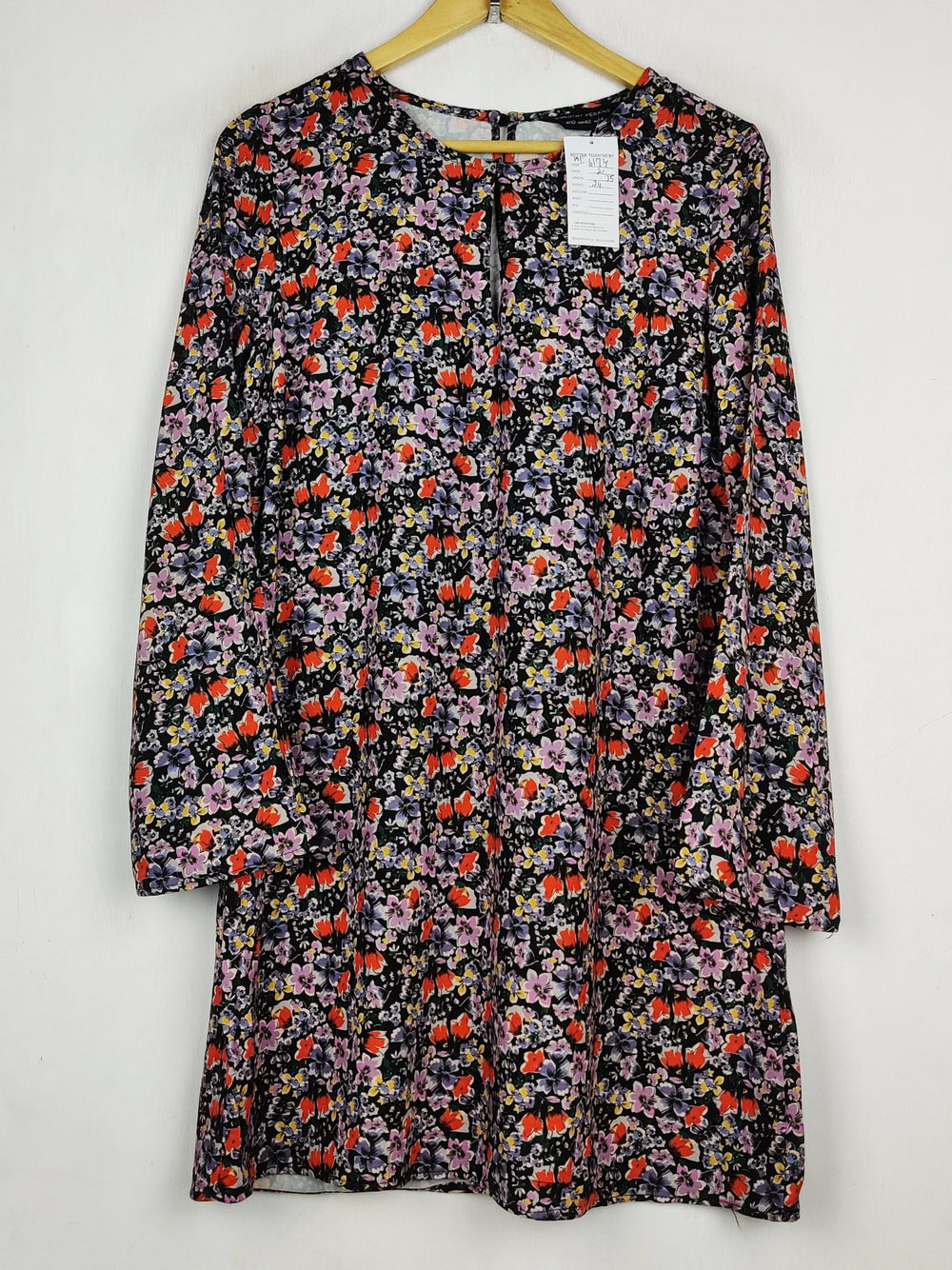 Buy online pre-used pre-loved 100% authentic & Original branded Dorothy Perkins (MF-6174) available in Pakistan. Top international brands avilable.