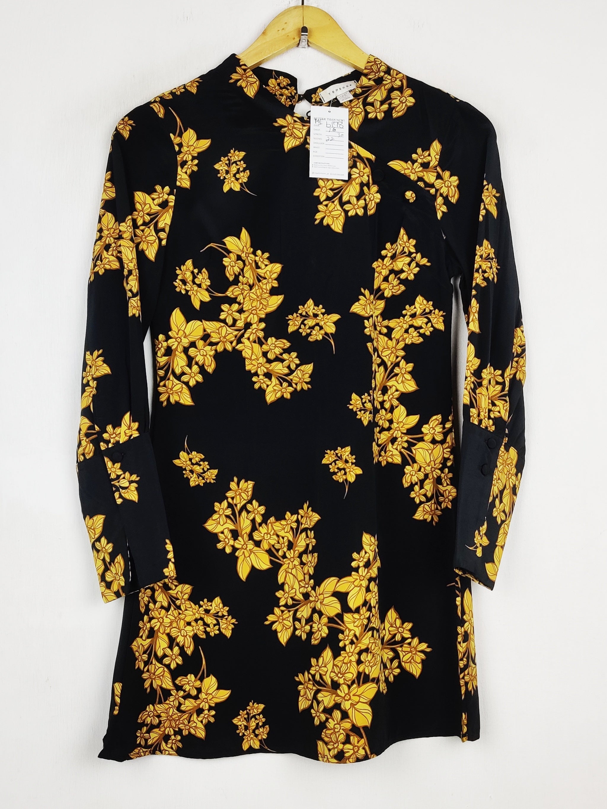 Buy online pre-used pre-loved 100% authentic & Original branded Topshop (MF-6178) available in Pakistan. Top international brands avilable.