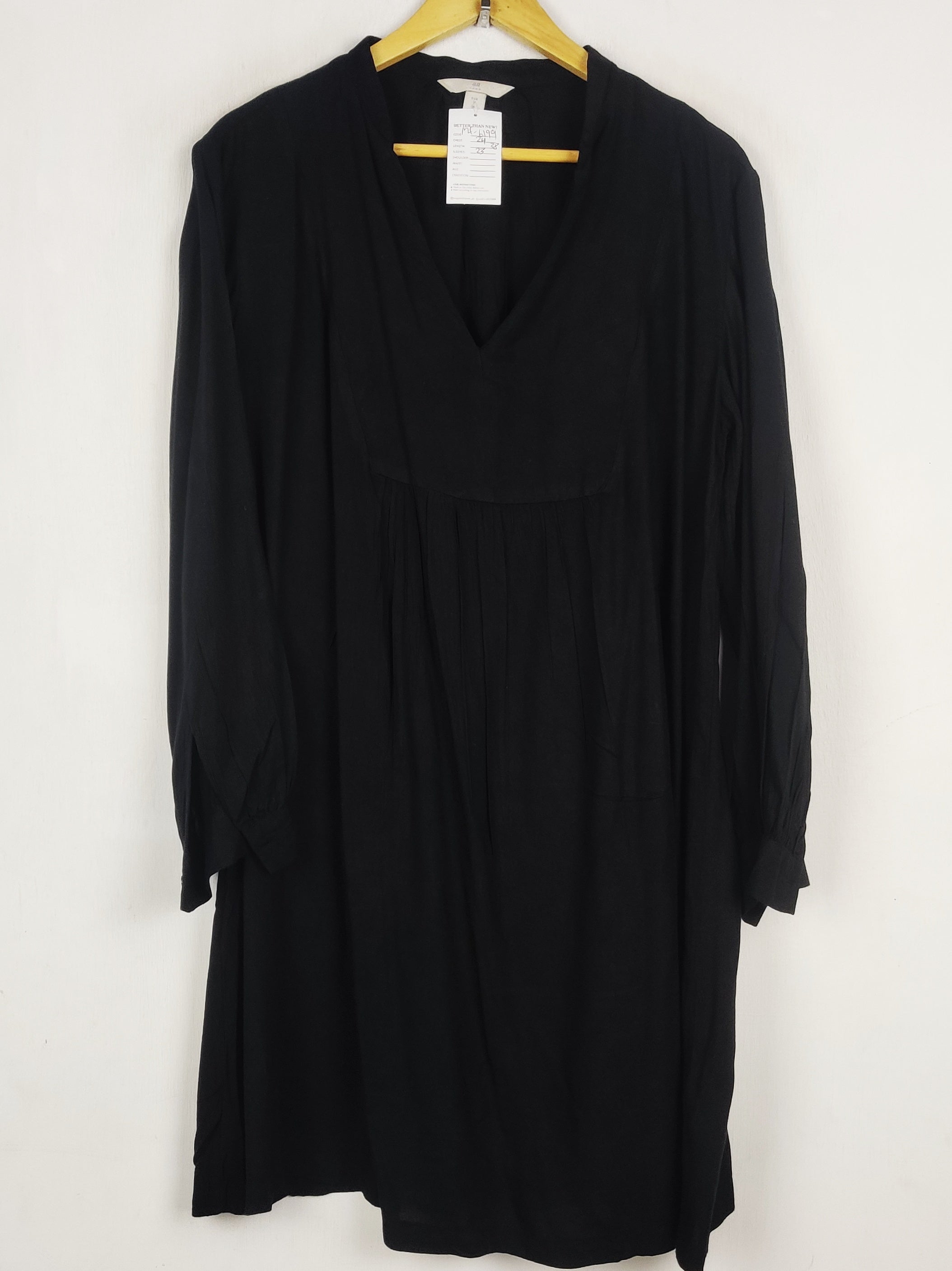 Buy online pre-used pre-loved 100% authentic & Original branded H&M (MF-6199) available in Pakistan. Top international brands avilable.