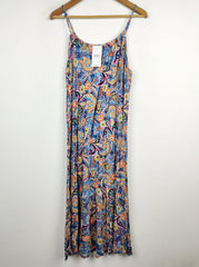 Buy online pre-used pre-loved 100% authentic & Original branded Tu (MF-674) available in Pakistan. Top international brands avilable.