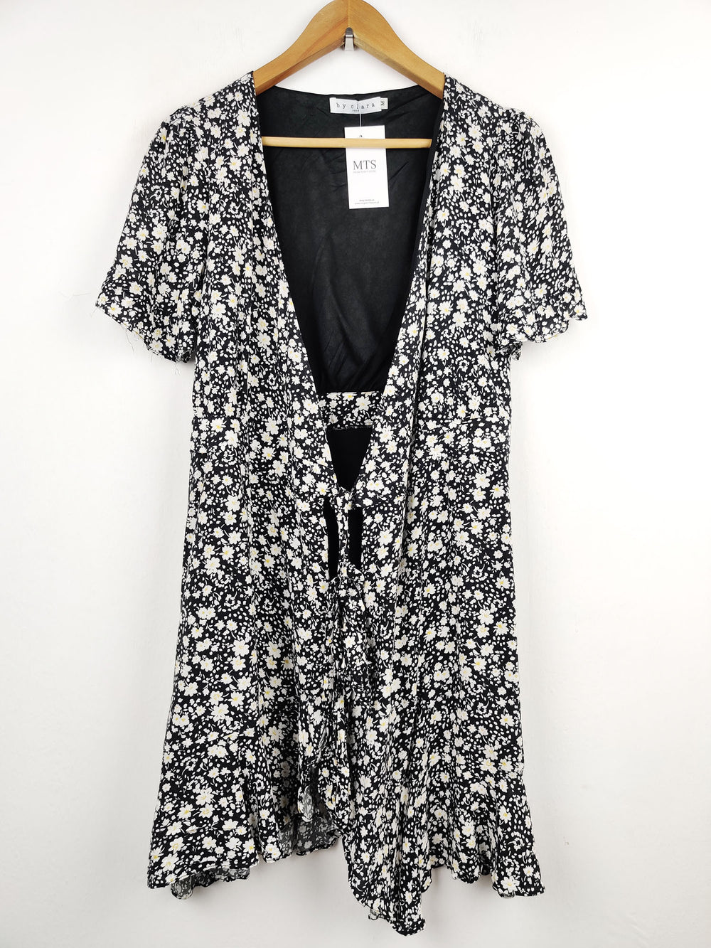 Buy online pre-used pre-loved 100% authentic & Original branded By Clara (MF-726) available in Pakistan. Top international brands avilable.