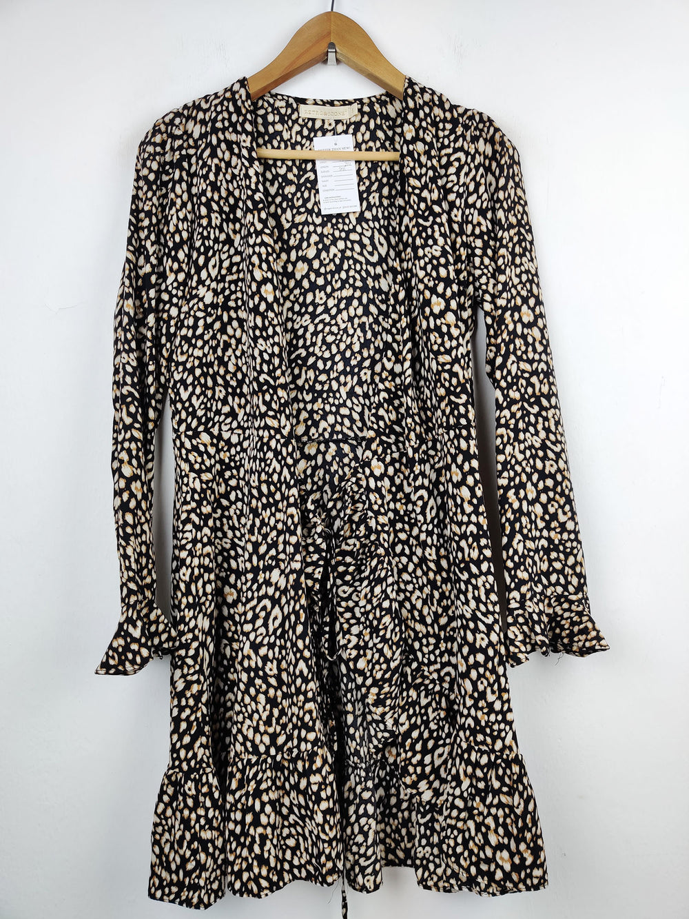 Buy online pre-used pre-loved 100% authentic & Original branded Retro Icons (MF-758) available in Pakistan. Top international brands avilable.