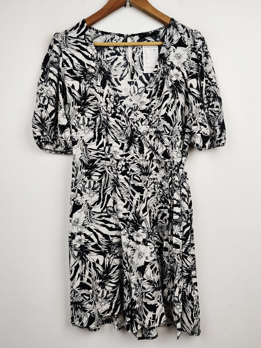 Buy online pre-used pre-loved 100% authentic & Original branded F&F (MF-881) available in Pakistan. Top international brands avilable.