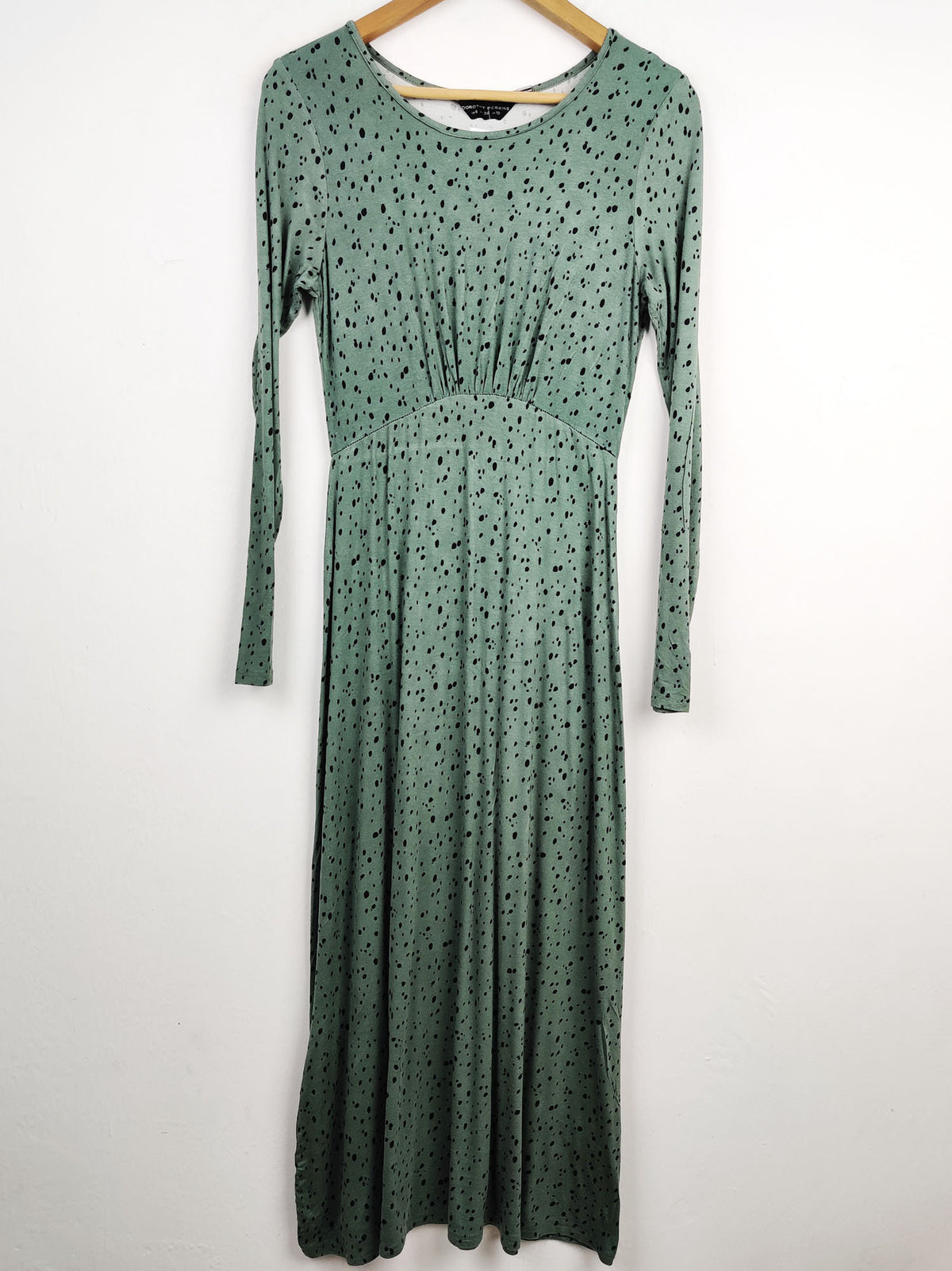 Buy online pre-used pre-loved 100% authentic & Original branded Dorothy Perking (MF-954) available in Pakistan. Top international brands avilable.