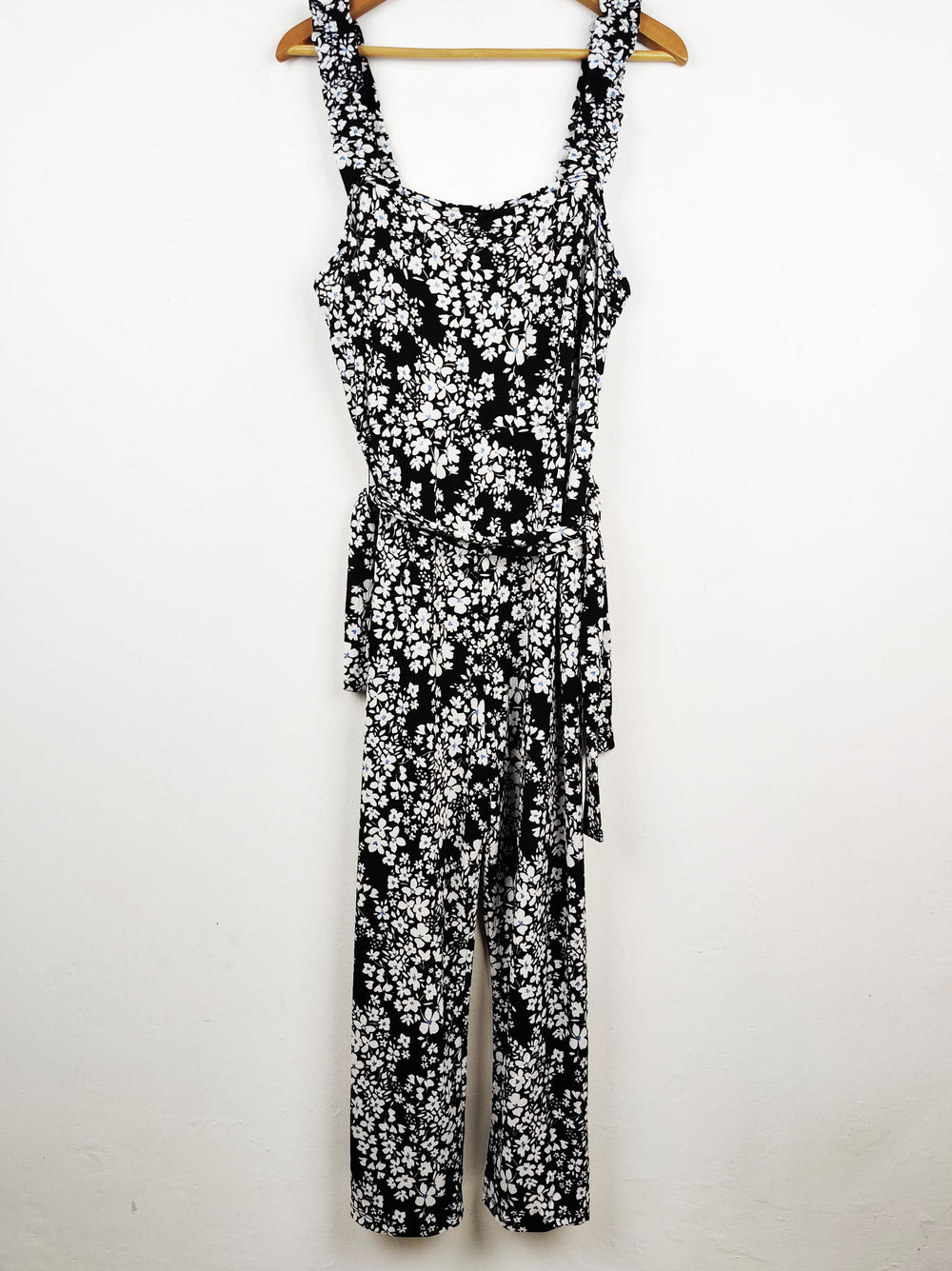 Buy online pre-used pre-loved 100% authentic & Original branded George (MF-957) available in Pakistan. Top international brands avilable.