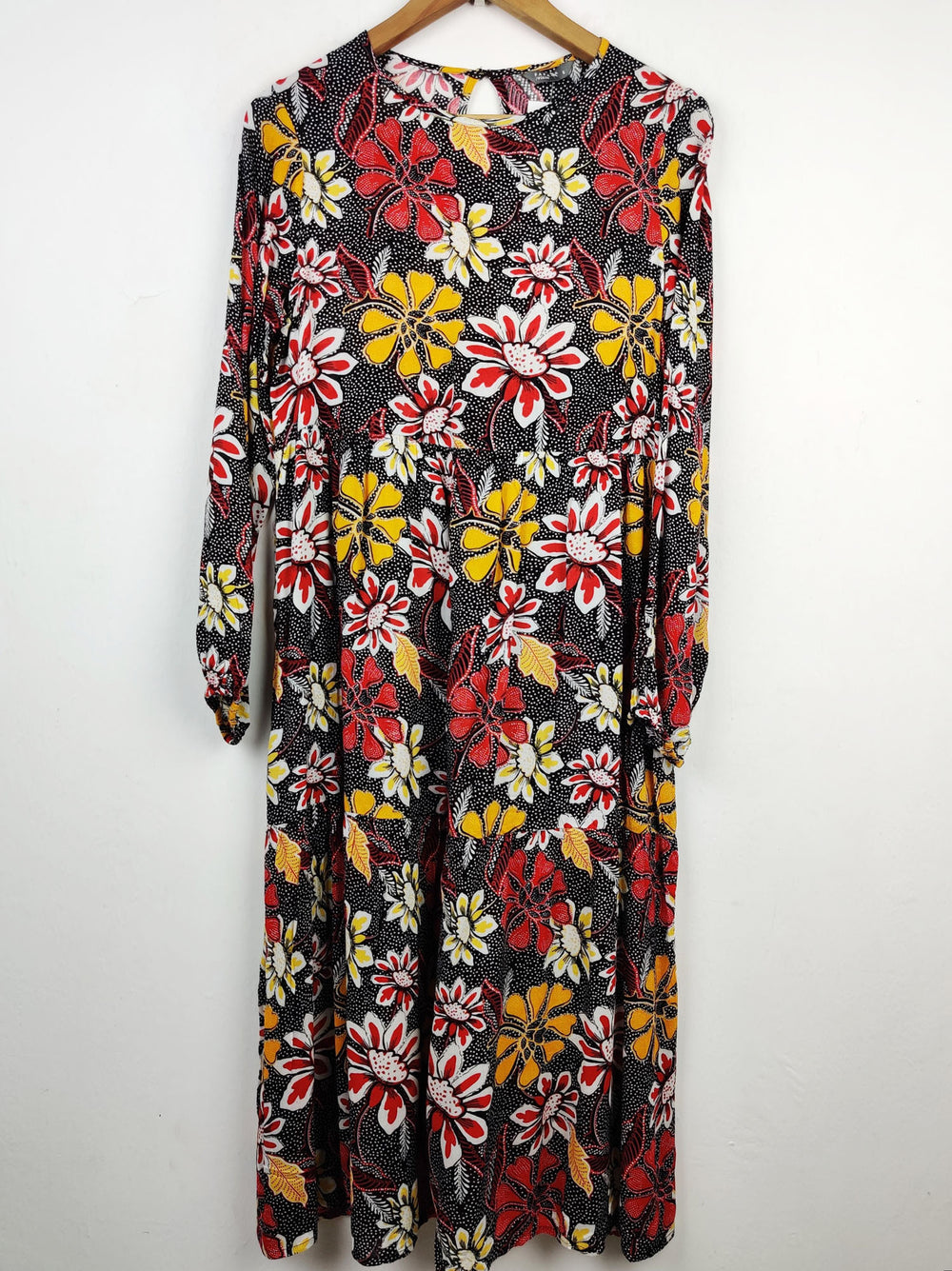 Buy online pre-used pre-loved 100% authentic & Original branded Papaya (MF-981) available in Pakistan. Top international brands avilable.