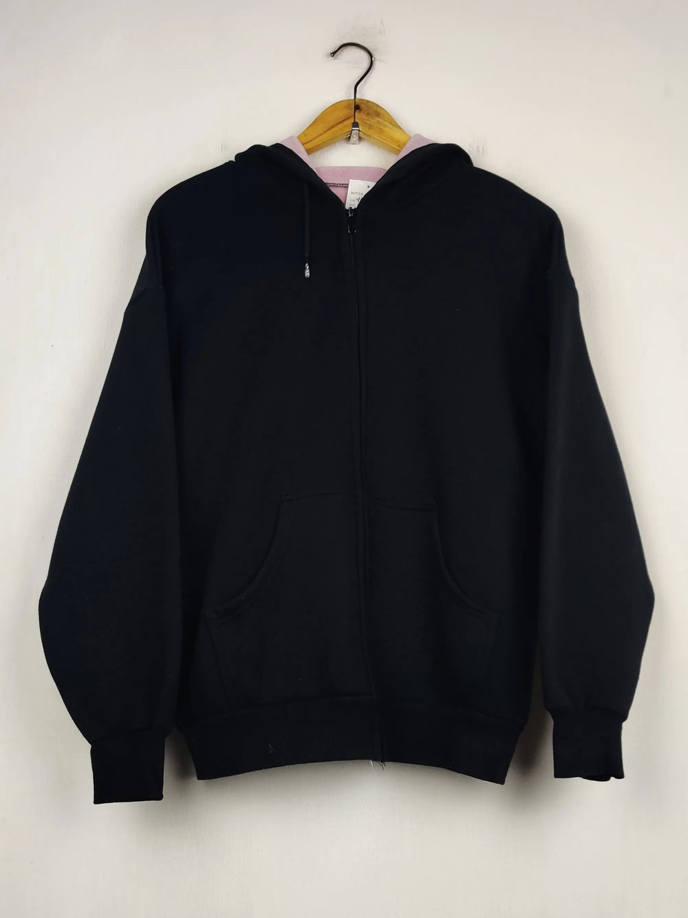 Buy online pre-used pre-loved 100% authentic & Original branded Unknown Brand' (MH-1066) available in Pakistan. Top international brands avilable.