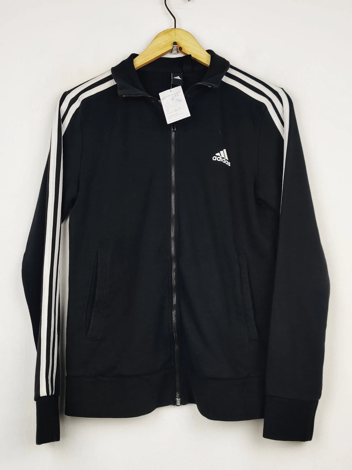 Buy online pre-used pre-loved 100% authentic & Original branded A.D.I.D.A.S (MH-1088) available in Pakistan. Top international brands avilable.