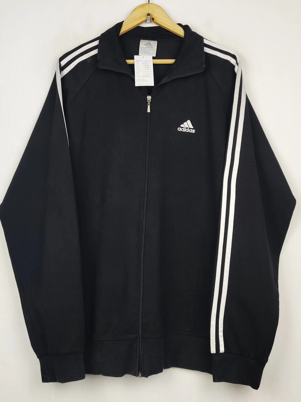 Buy online pre-used pre-loved 100% authentic & Original branded A.D.I.D.A.S (MH-1089) available in Pakistan. Top international brands avilable.