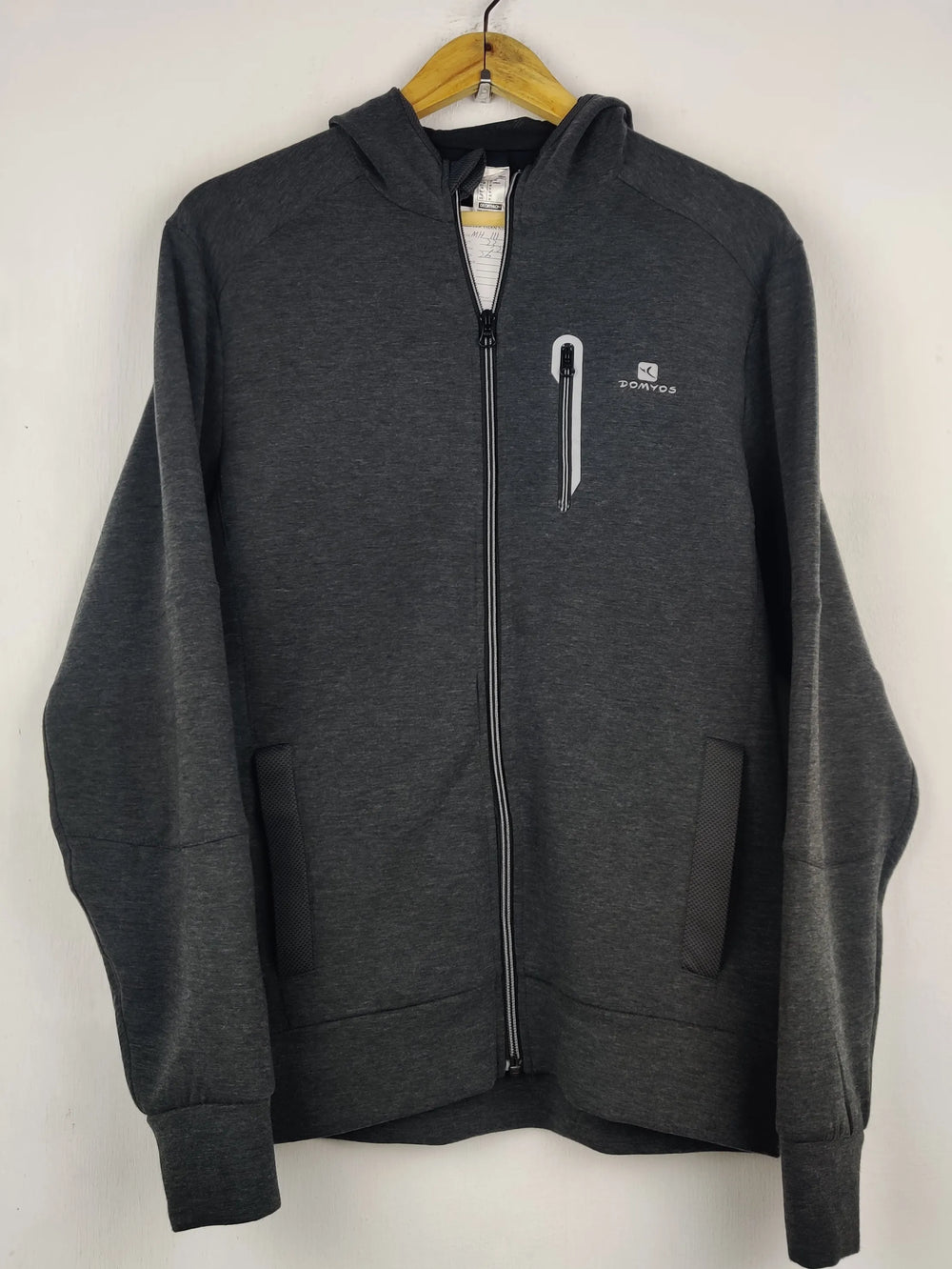 Buy online pre-used pre-loved 100% authentic & Original branded Decathlon (MH-111) available in Pakistan. Top international brands avilable.