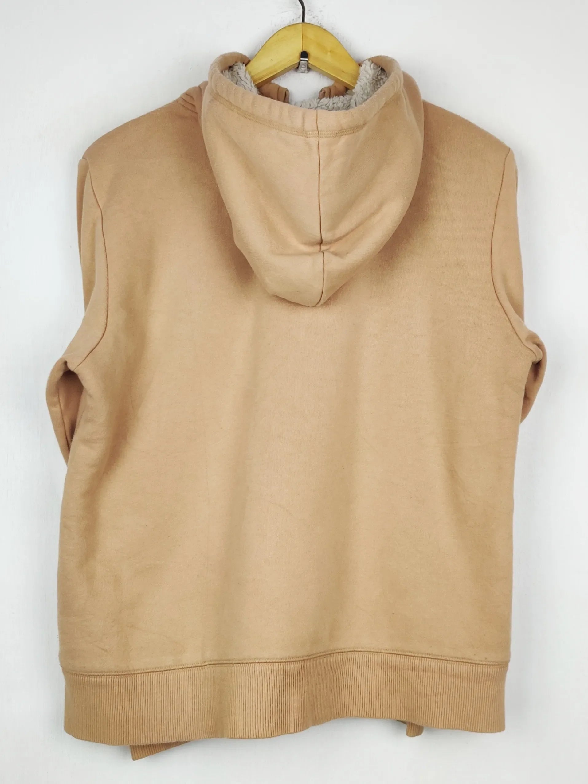 Uniqlo (MH-145)