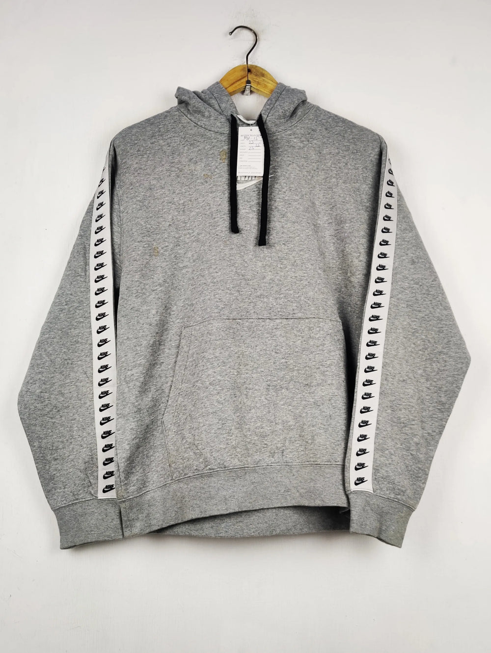 Buy online pre-used pre-loved 100% authentic & Original branded N.I.K.E (MH-15) available in Pakistan. Top international brands avilable.