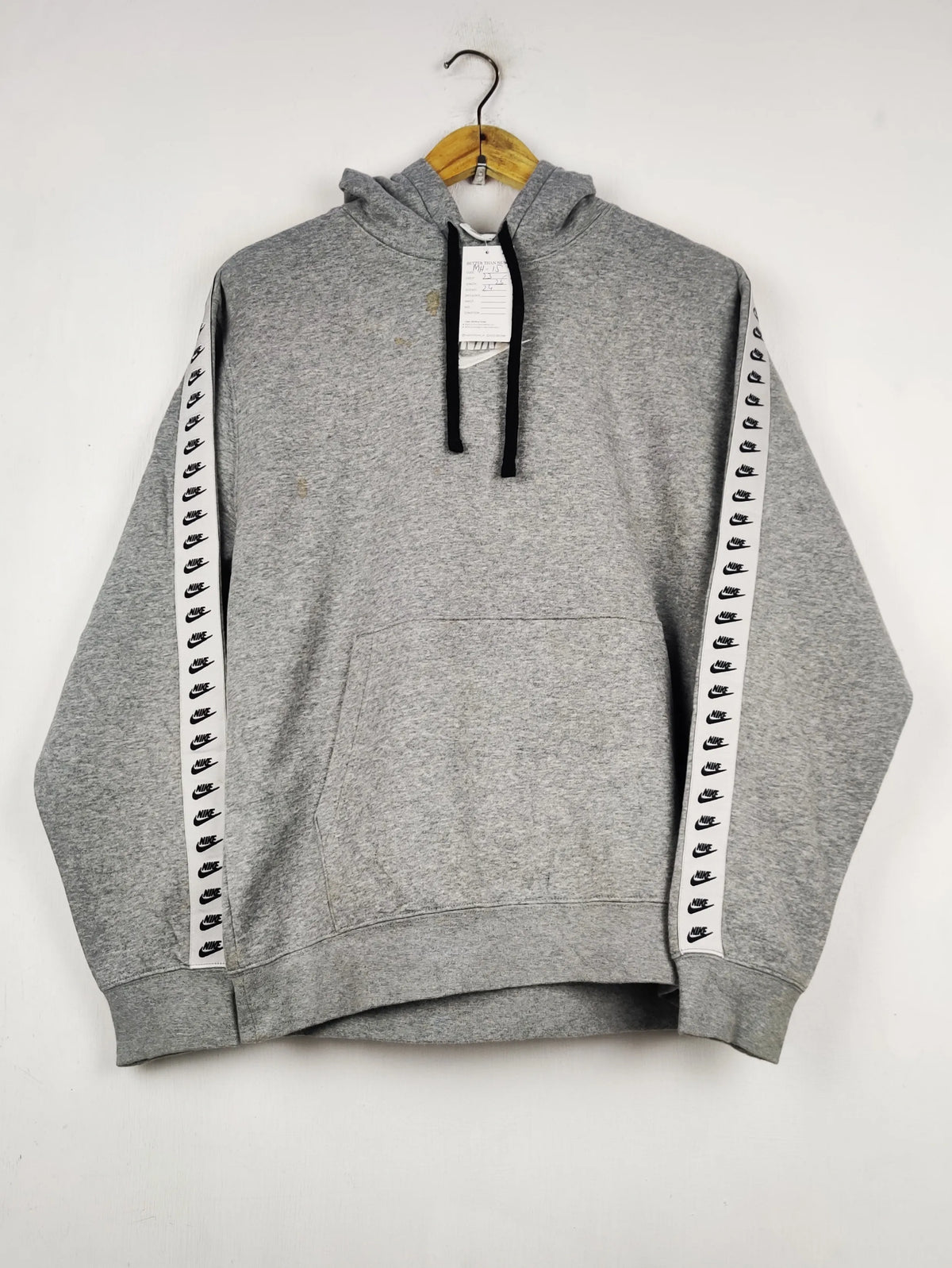 Buy online pre-used pre-loved 100% authentic & Original branded N.I.K.E (MH-15) available in Pakistan. Top international brands avilable.