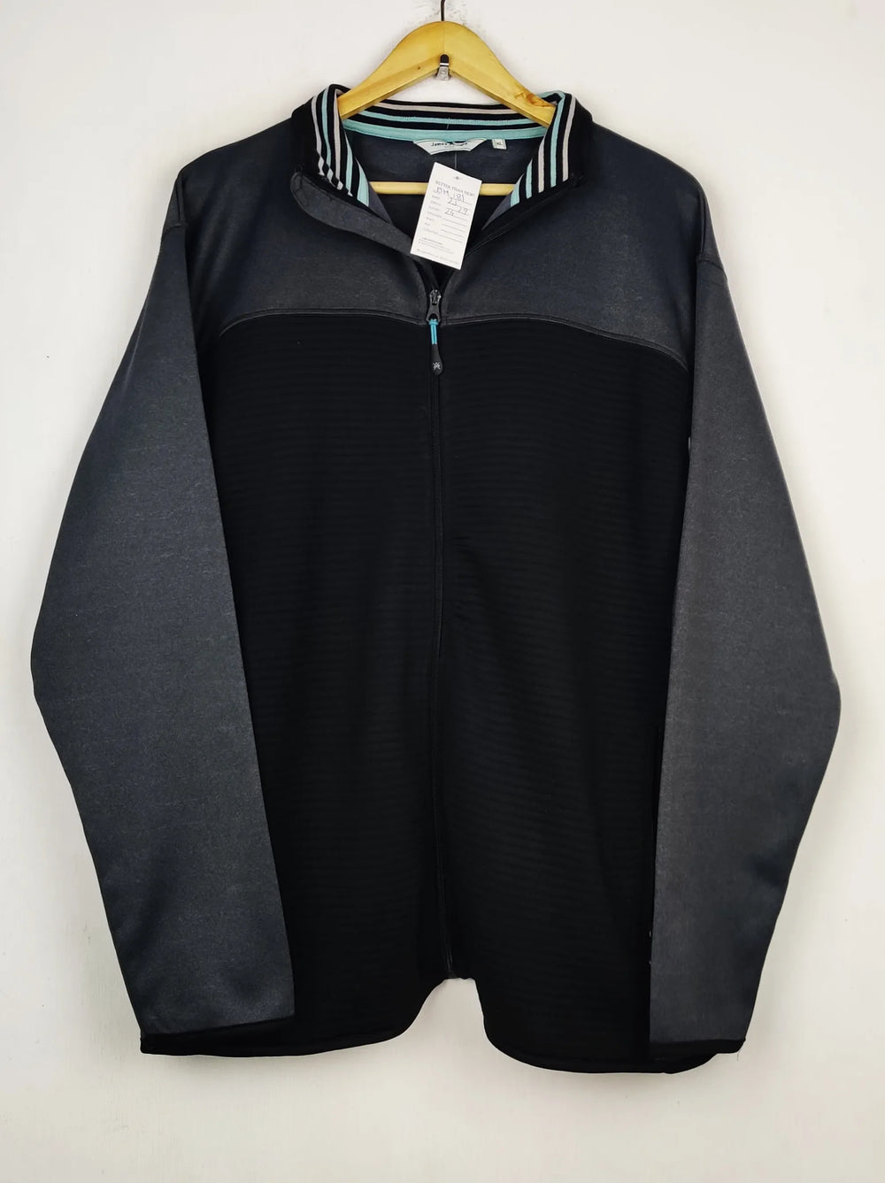 Buy online pre-used pre-loved 100% authentic & Original branded James Pringle (MH-181) available in Pakistan. Top international brands avilable.
