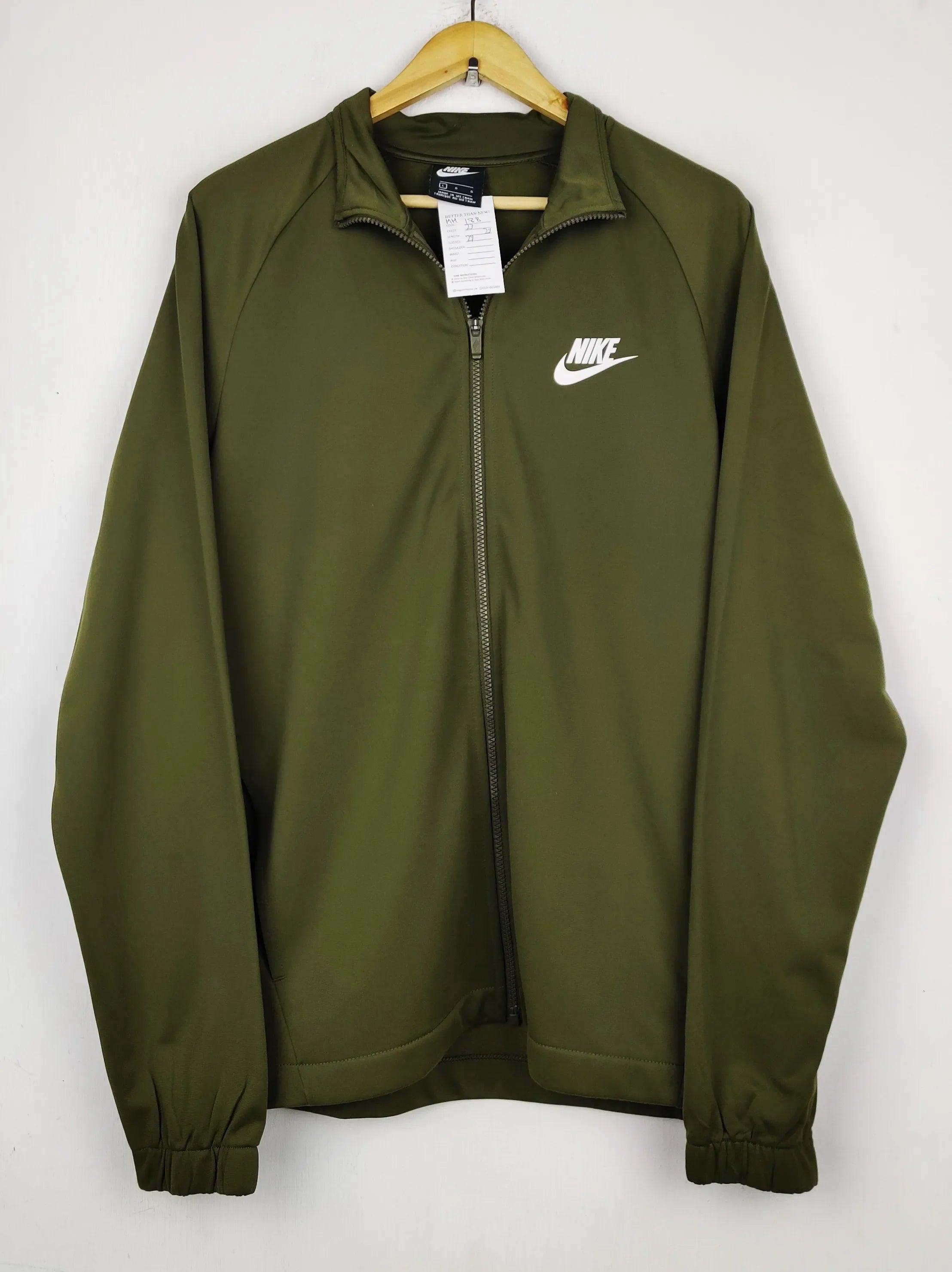 Buy online pre-used pre-loved 100% authentic & Original branded N.I.K.E (MH-188) available in Pakistan. Top international brands avilable.
