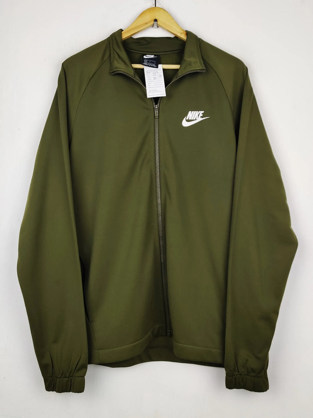 Buy online pre-used pre-loved 100% authentic & Original branded N.I.K.E (MH-188) available in Pakistan. Top international brands avilable.