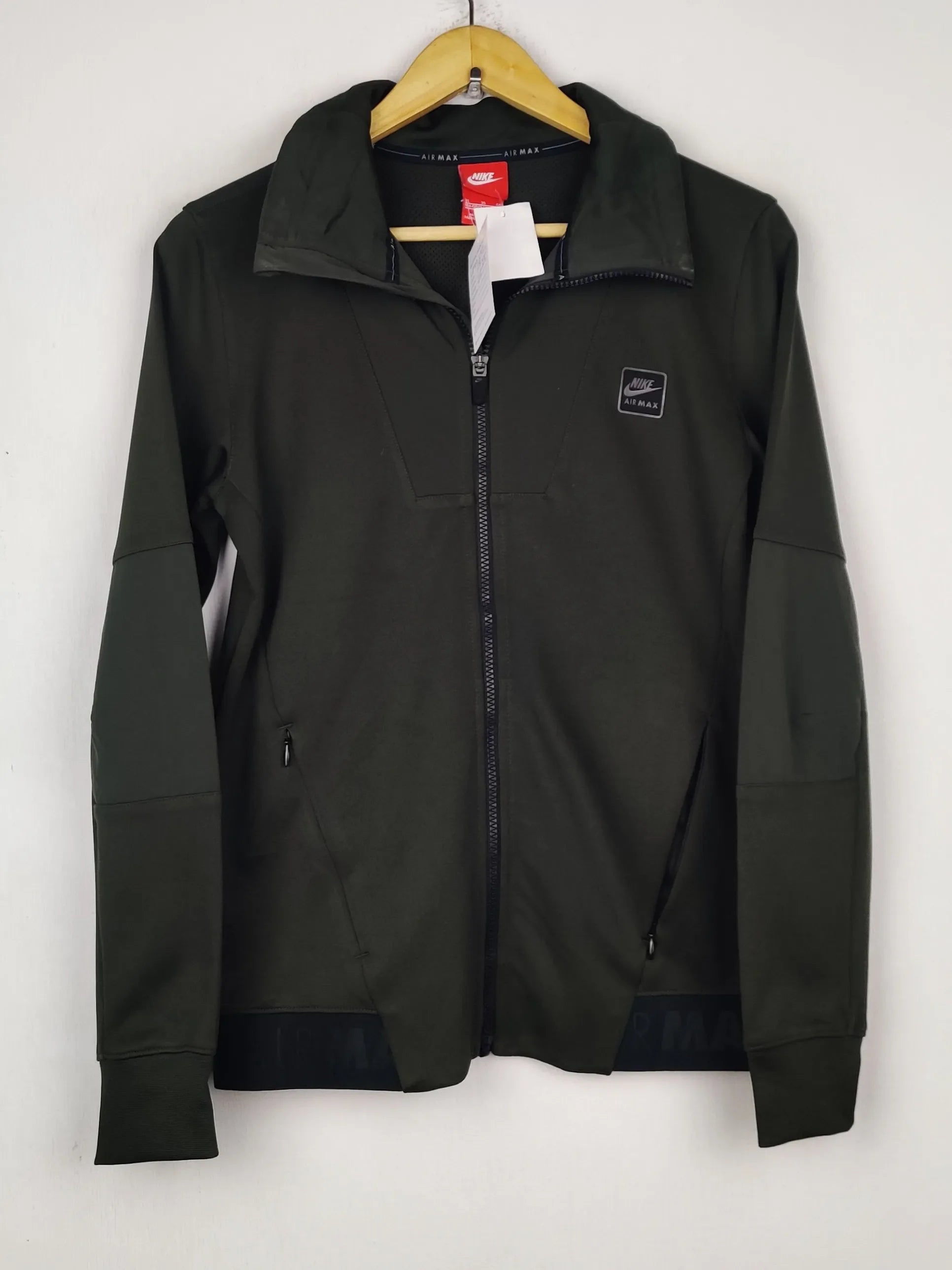 Buy online pre-used pre-loved 100% authentic & Original branded N.I.K.E (MH-197) available in Pakistan. Top international brands avilable.