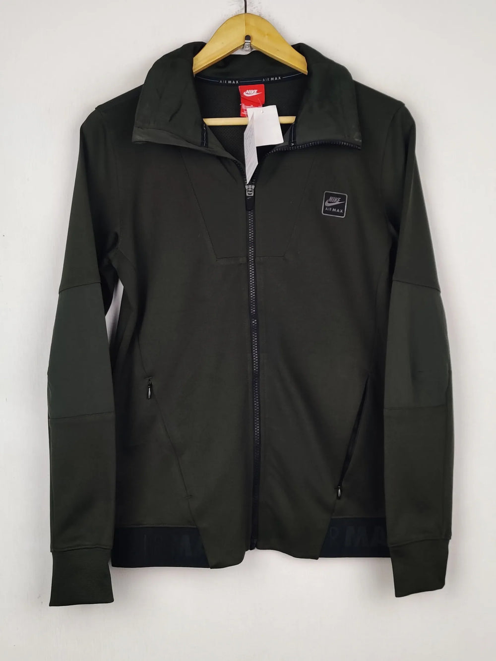 Buy online pre-used pre-loved 100% authentic & Original branded N.I.K.E (MH-197) available in Pakistan. Top international brands avilable.