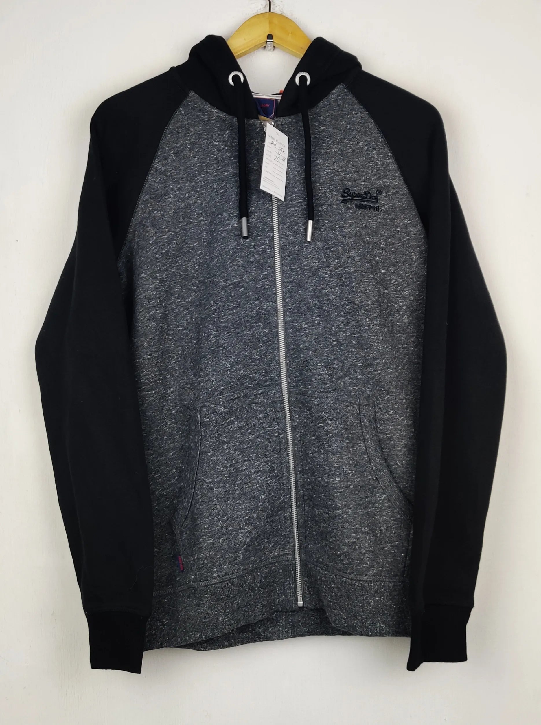 Buy online pre-used pre-loved 100% authentic & Original branded Superdry (MH-250) available in Pakistan. Top international brands avilable.