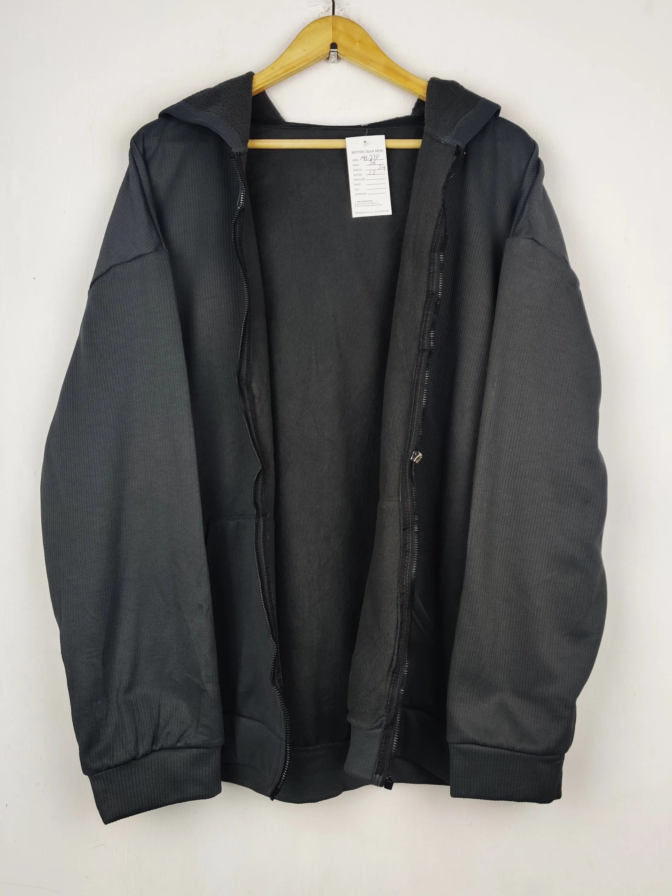 Buy online pre-used pre-loved 100% authentic & Original branded Manfinity (MH-270) available in Pakistan. Top international brands avilable.