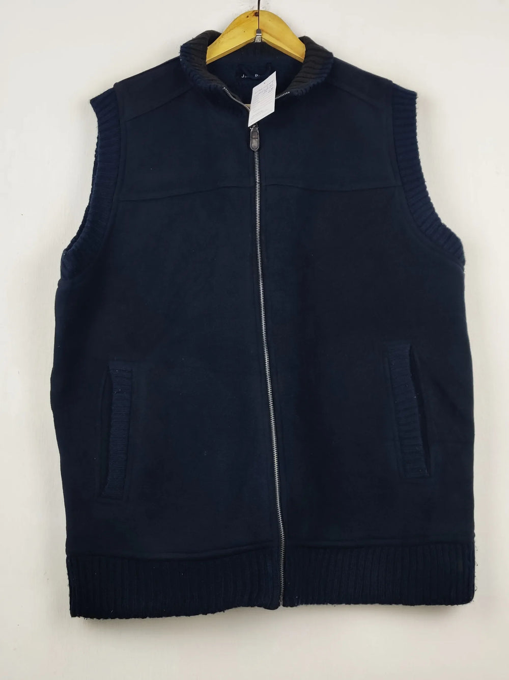 Buy online pre-used pre-loved 100% authentic & Original branded James Pringle (MH-296) available in Pakistan. Top international brands avilable.