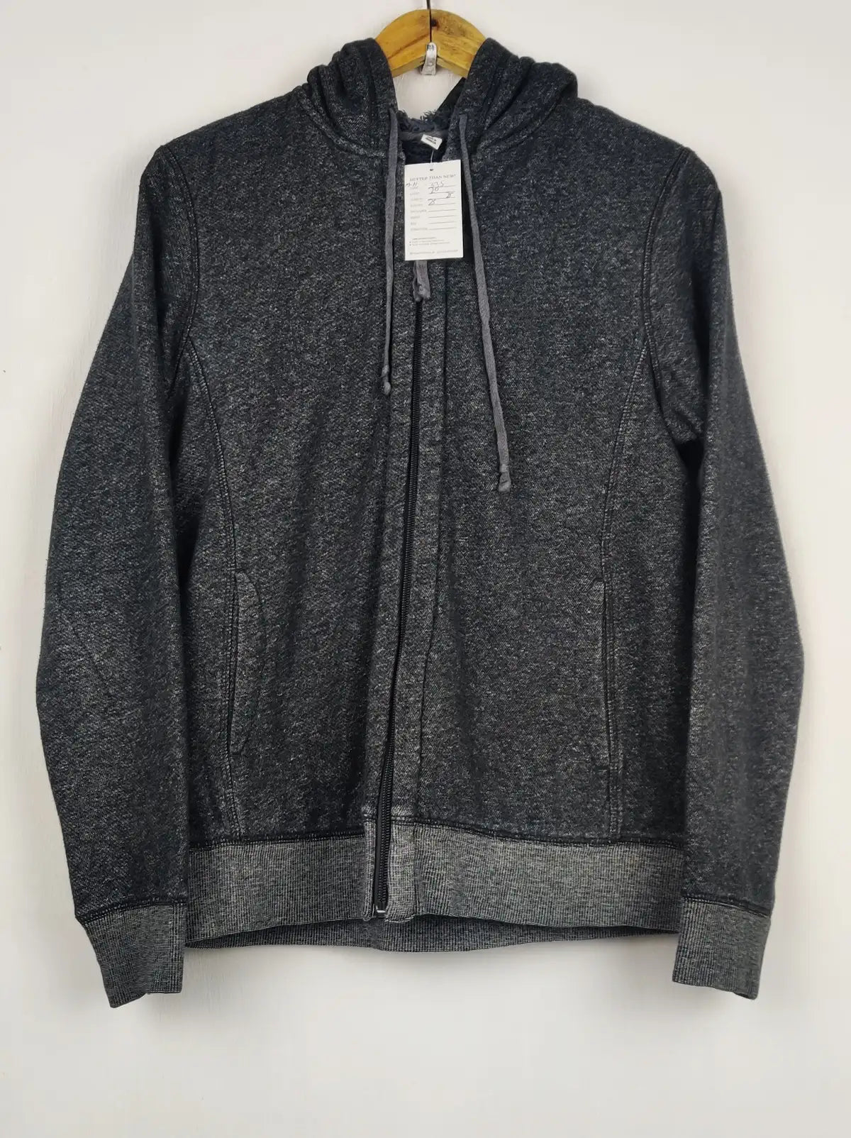 Buy online pre-used pre-loved 100% authentic & Original branded Uniqlo (MH-335) available in Pakistan. Top international brands avilable.