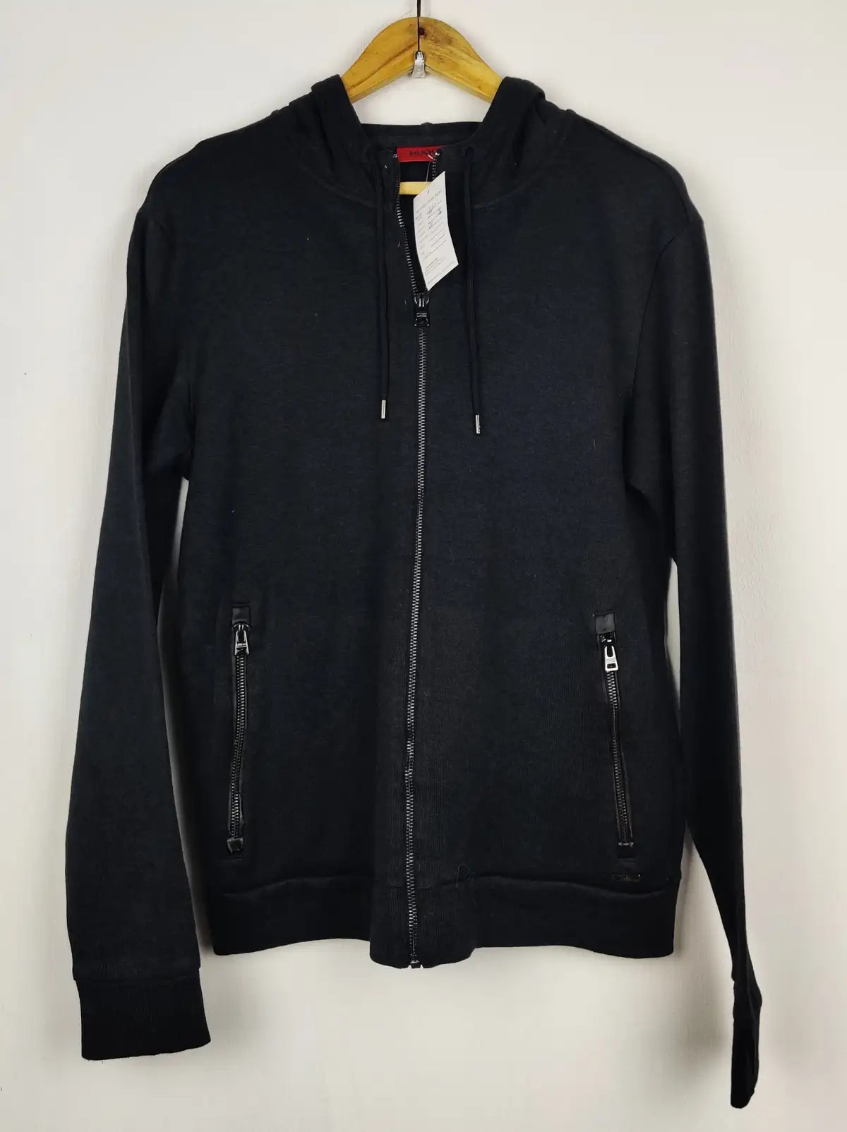 Buy online pre-used pre-loved 100% authentic & Original branded H.U.G.O. B.O.S.S. (MH-360) available in Pakistan. Top international brands avilable.