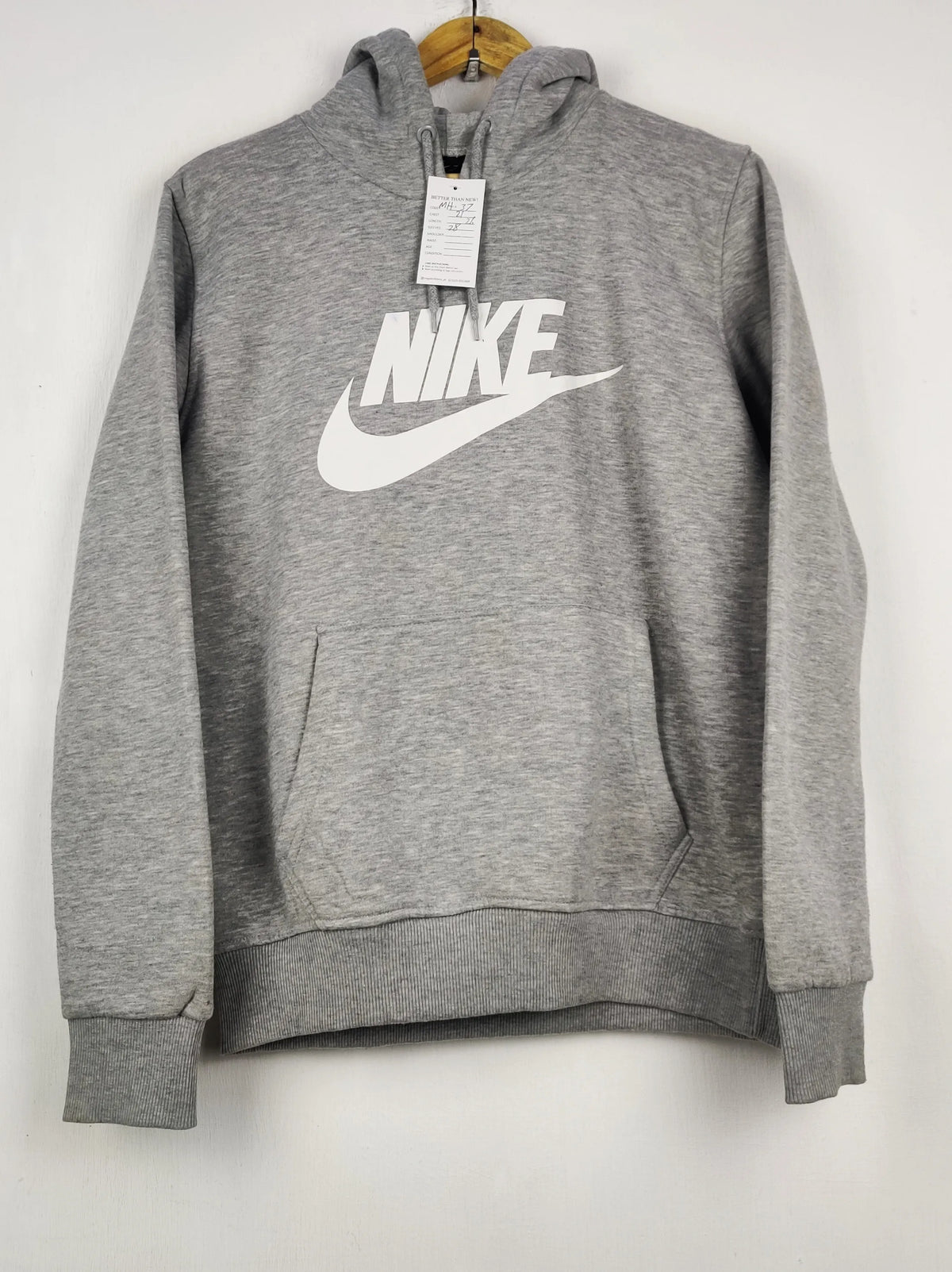 Buy online pre-used pre-loved 100% authentic & Original branded N.I.K.E (MH-37) available in Pakistan. Top international brands avilable.
