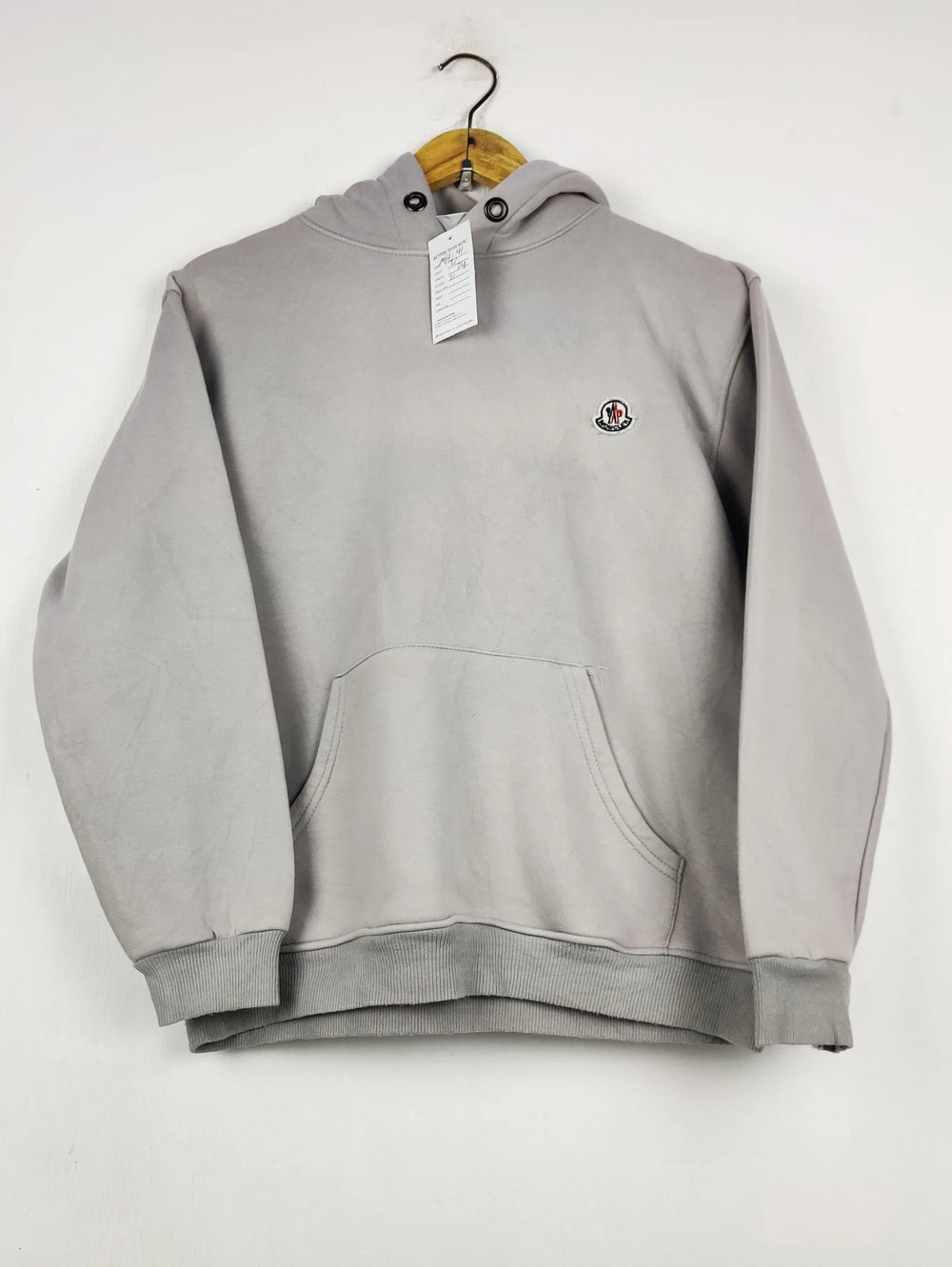 Buy online pre-used pre-loved 100% authentic & Original branded Moncler (MH-41) available in Pakistan. Top international brands avilable.