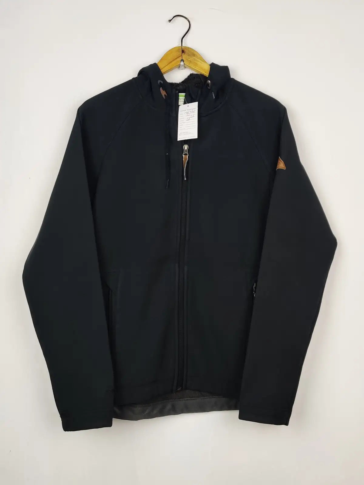 Buy online pre-used pre-loved 100% authentic & Original branded Kathmandu (MH-420) available in Pakistan. Top international brands avilable.