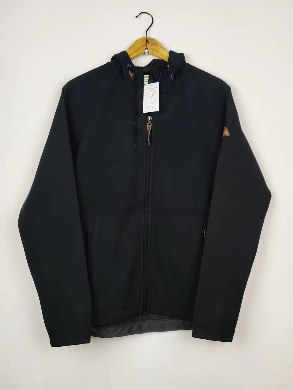 Buy online pre-used pre-loved 100% authentic & Original branded Kathmandu (MH-420) available in Pakistan. Top international brands avilable.