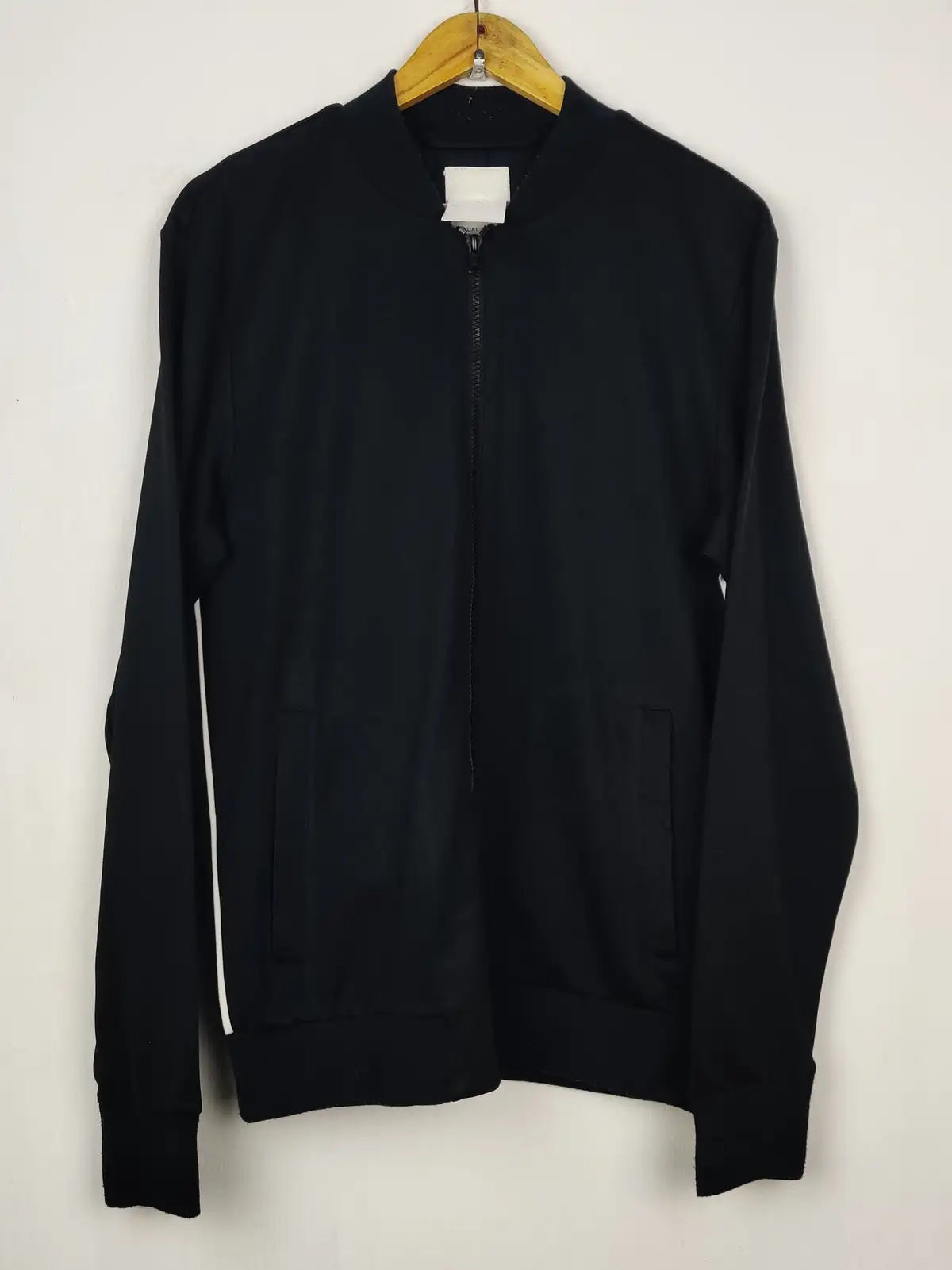Buy online pre-used pre-loved 100% authentic & Original branded Casual Friday (MH-440) available in Pakistan. Top international brands avilable.
