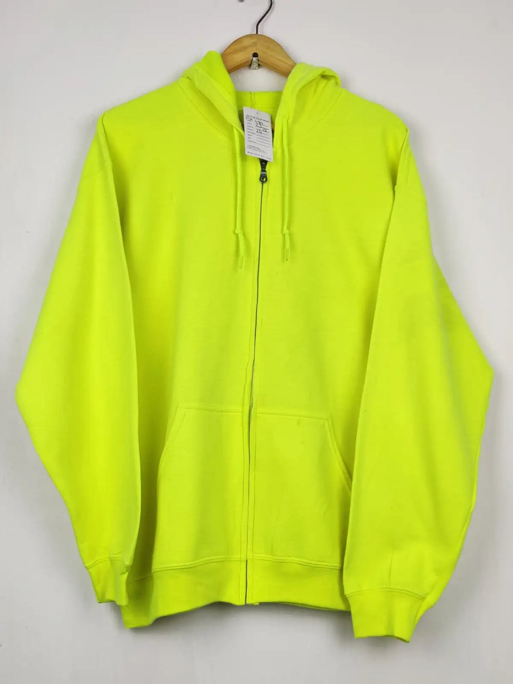 Buy online pre-used pre-loved 100% authentic & Original branded Gildan (MH-484) available in Pakistan. Top international brands avilable.