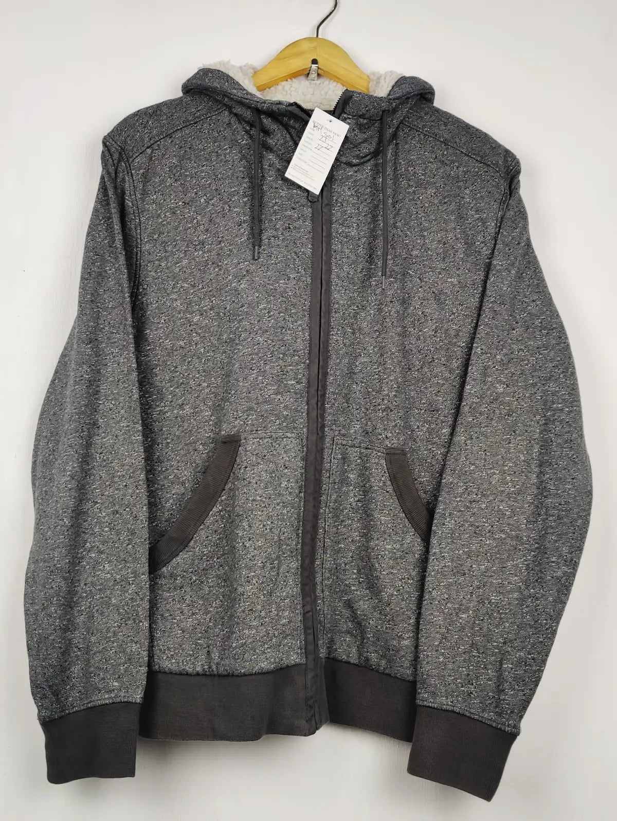 Buy online pre-used pre-loved 100% authentic & Original branded H&M (MH-501) available in Pakistan. Top international brands avilable.