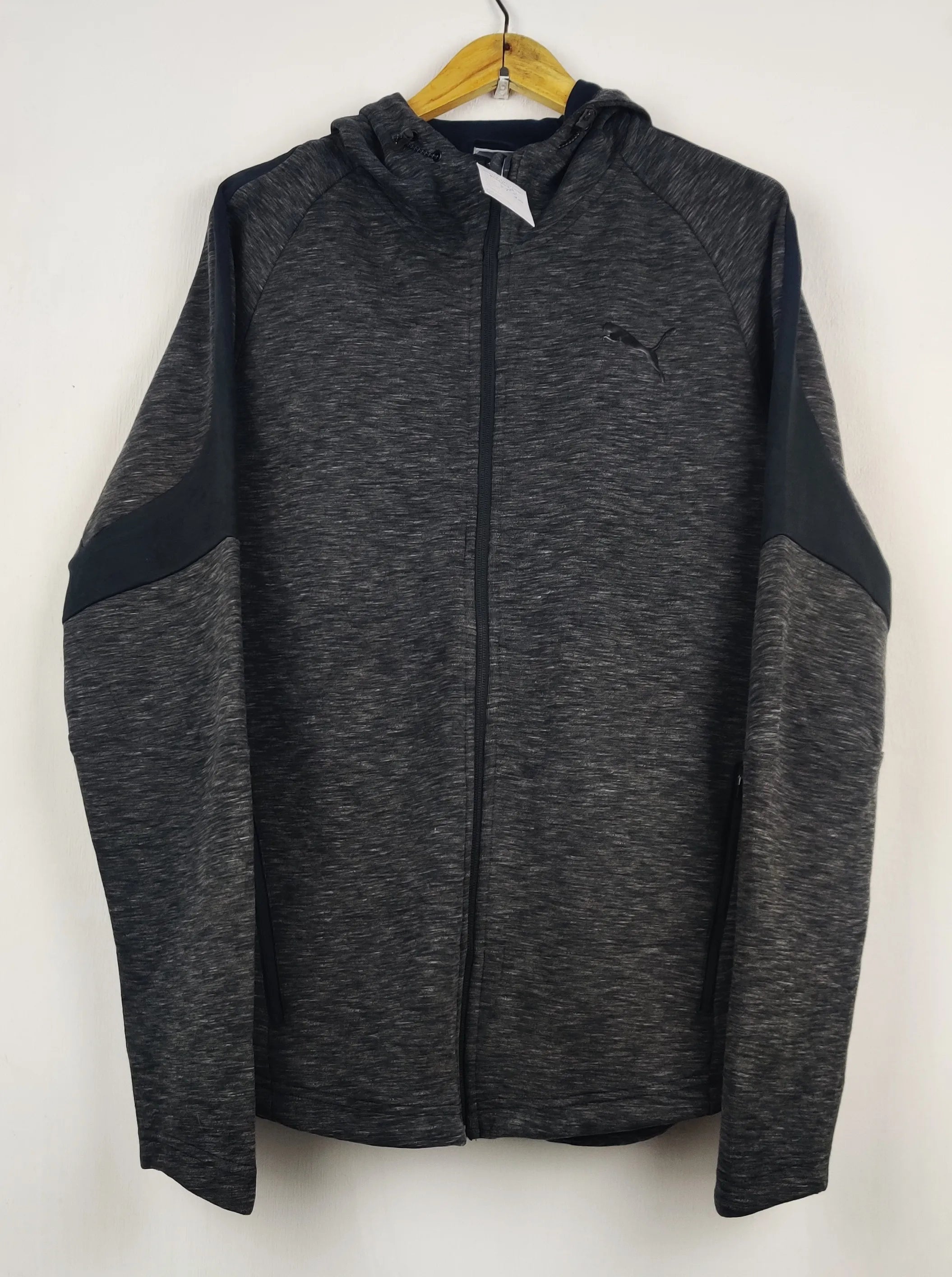 Buy online pre-used pre-loved 100% authentic & Original branded P.U.M.A (MH-523) available in Pakistan. Top international brands avilable.