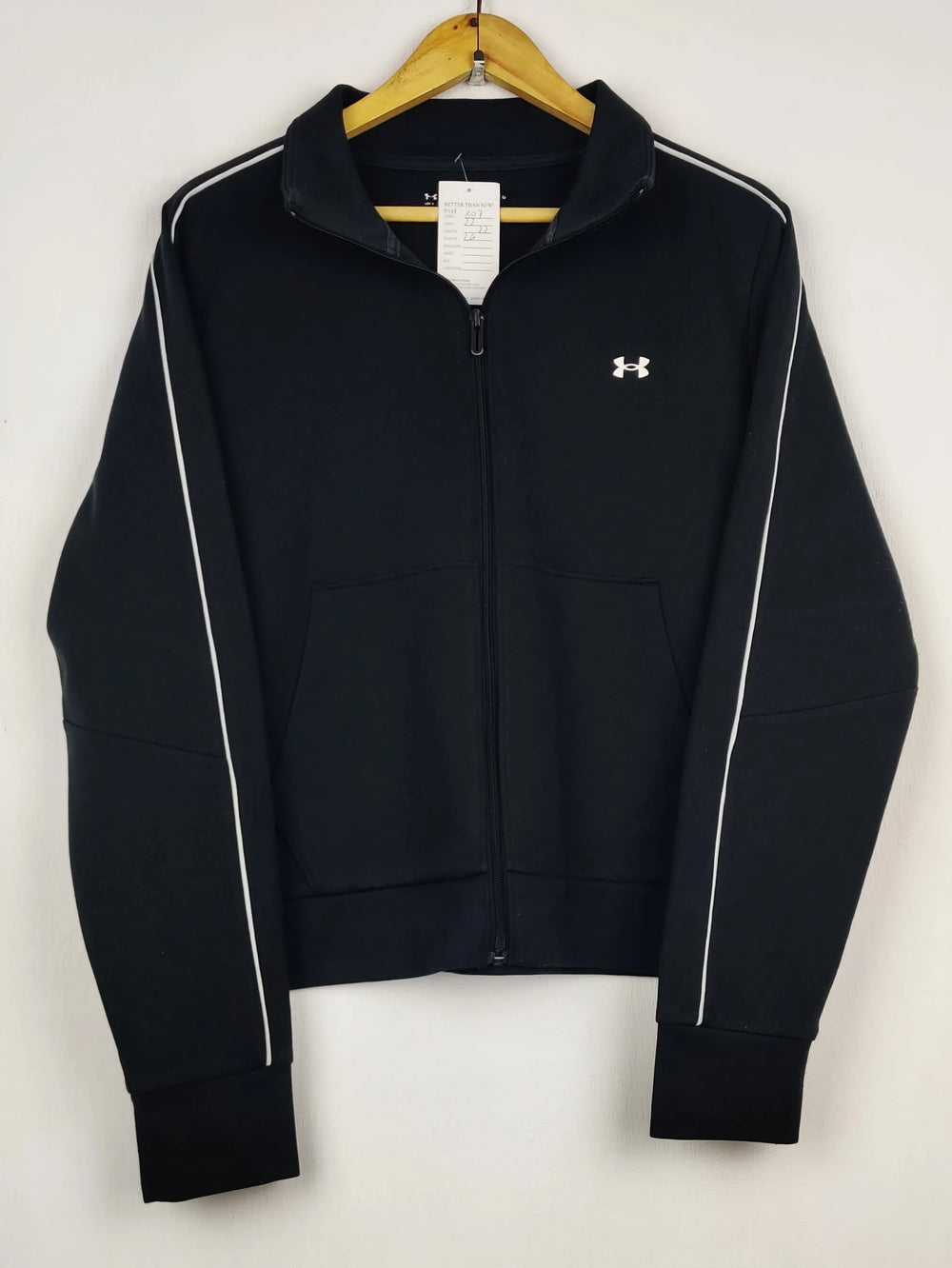 Buy online pre-used pre-loved 100% authentic & Original branded U.N.D.E.R A.R.M.O.U.R (MH-607) available in Pakistan. Top international brands avilable.