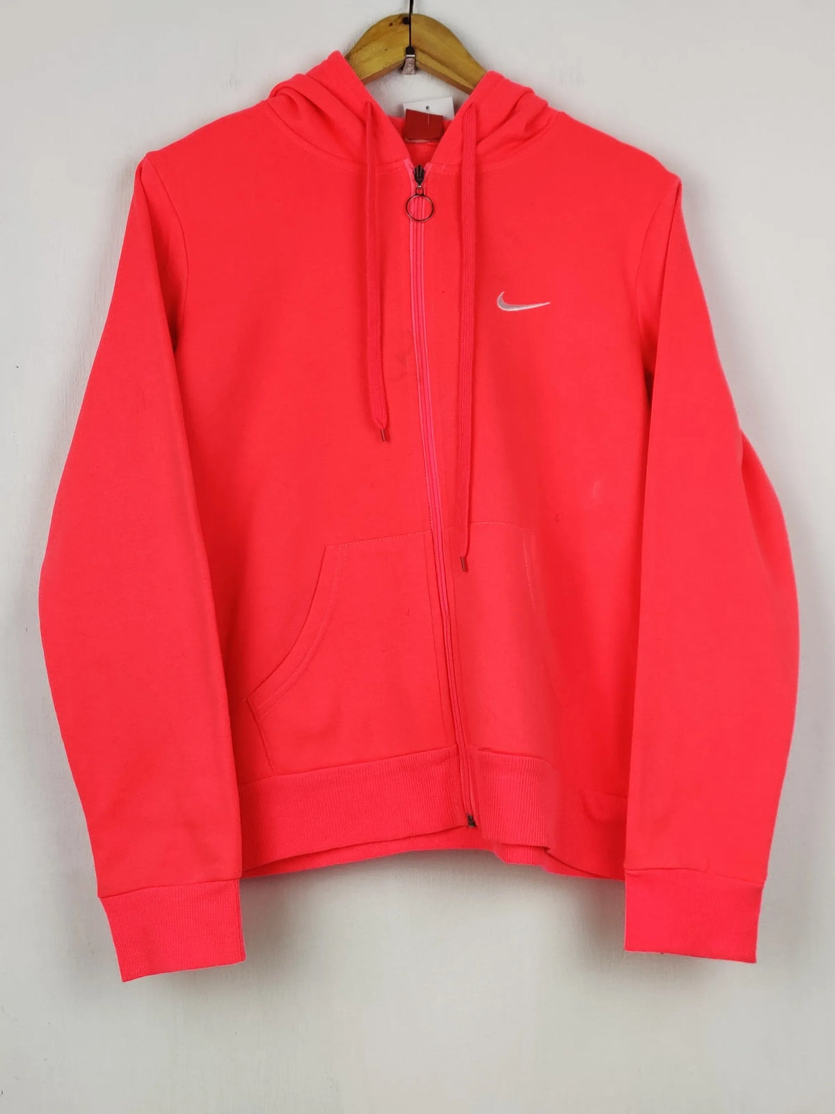 Buy online pre-used pre-loved 100% authentic & Original branded N.I.K.E (MH-659) available in Pakistan. Top international brands avilable.