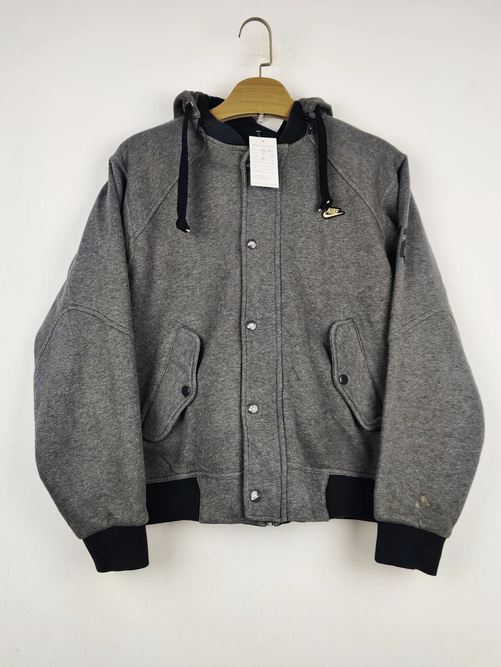 Buy online pre-used pre-loved 100% authentic & Original branded N.I.K.E (MH-68) available in Pakistan. Top international brands avilable.