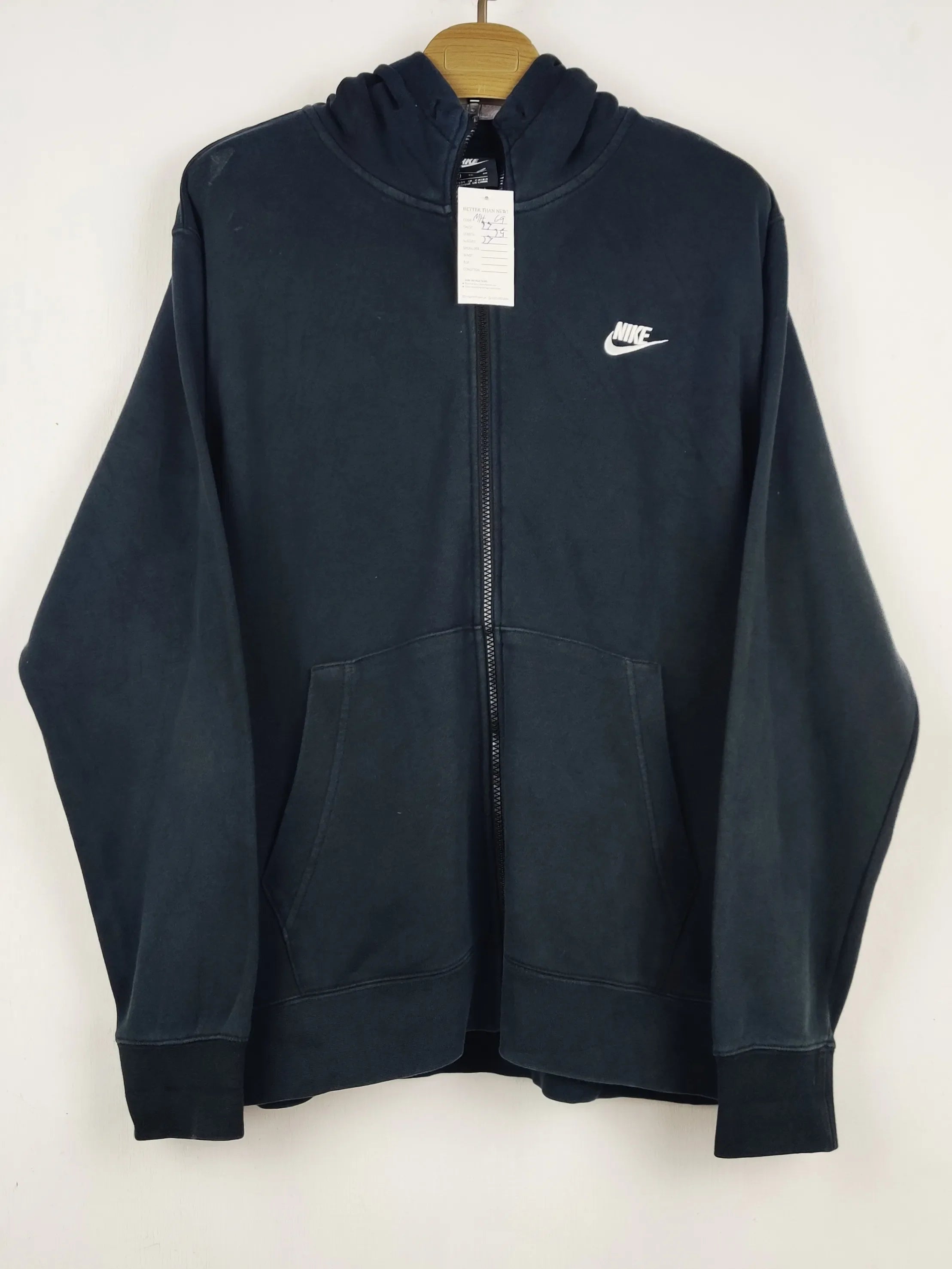 Buy online pre-used pre-loved 100% authentic & Original branded N.I.K.E (MH-69) available in Pakistan. Top international brands avilable.