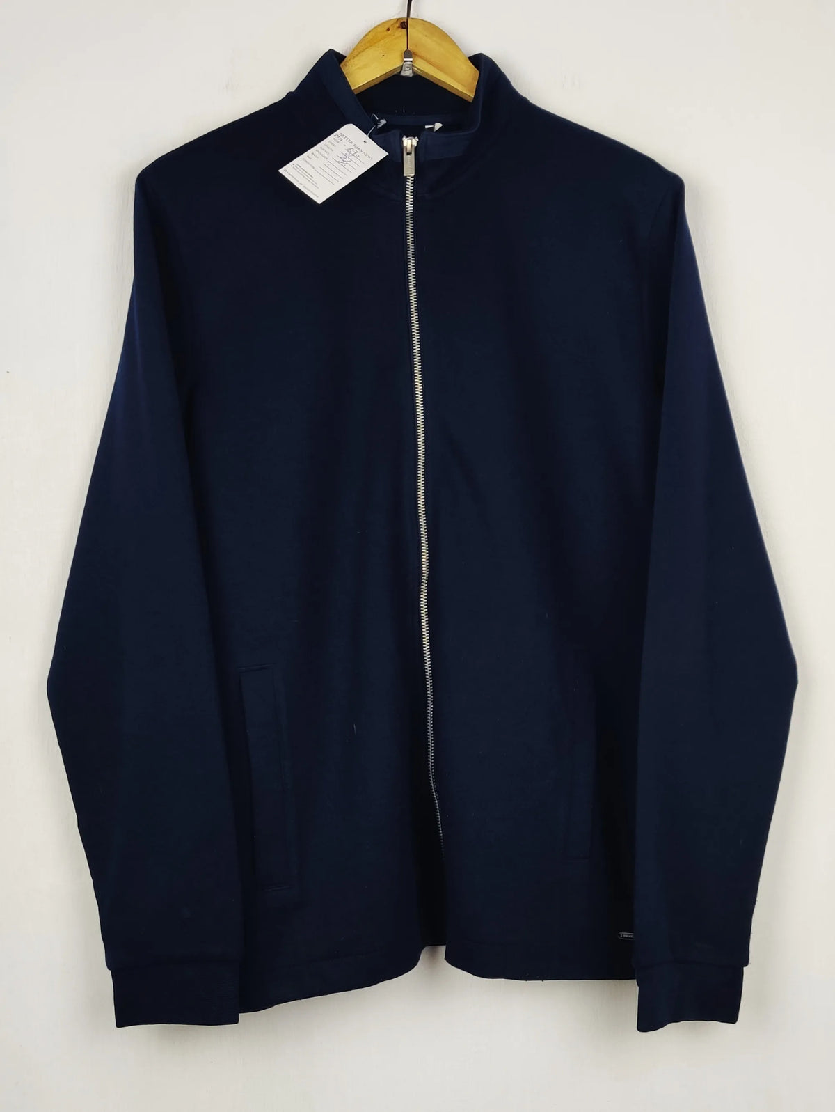 Buy online pre-used pre-loved 100% authentic & Original branded Unknown Brand (MH-690) available in Pakistan. Top international brands avilable.