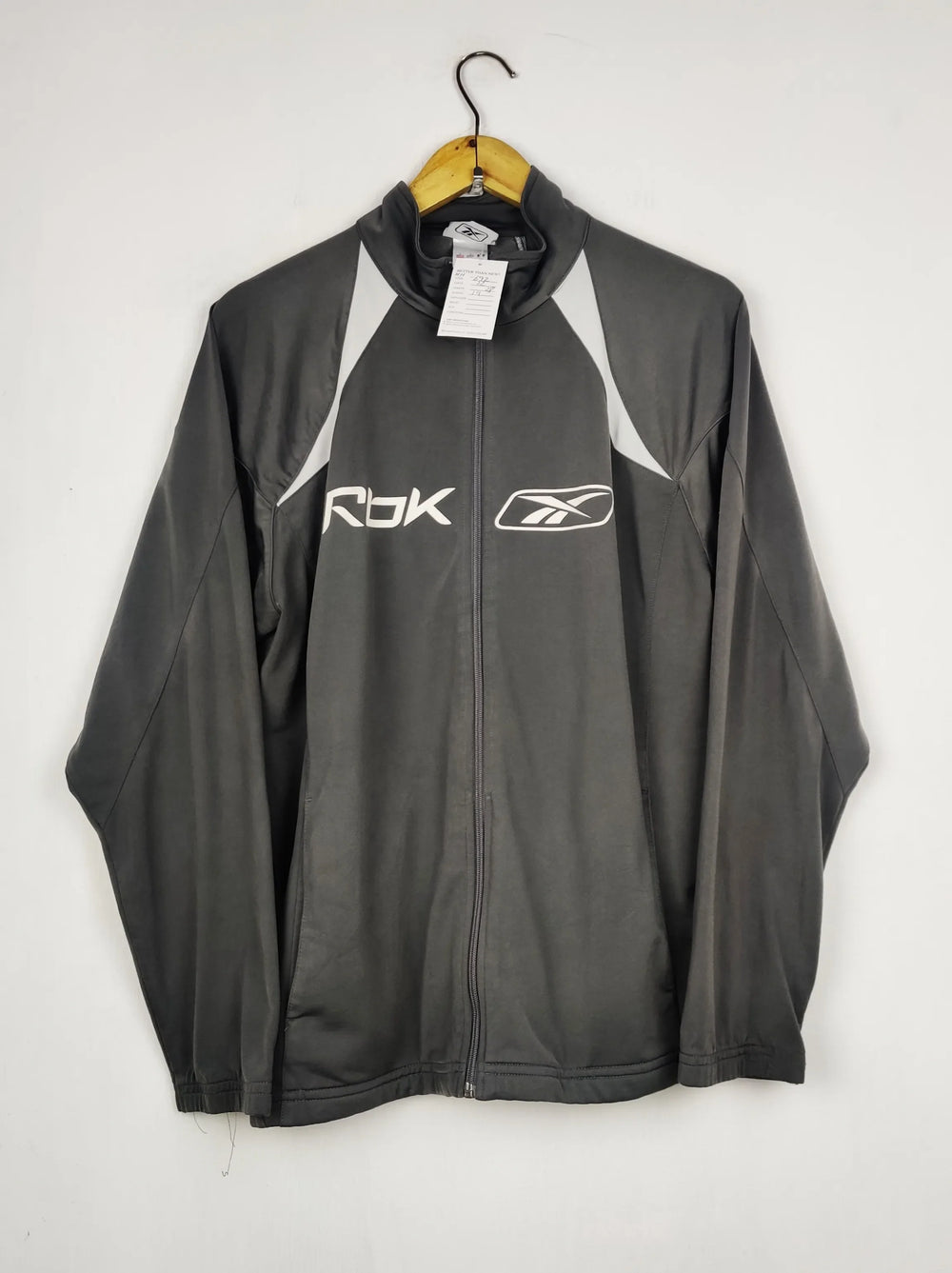 Buy online pre-used pre-loved 100% authentic & Original branded Rbk (MH-692) available in Pakistan. Top international brands avilable.