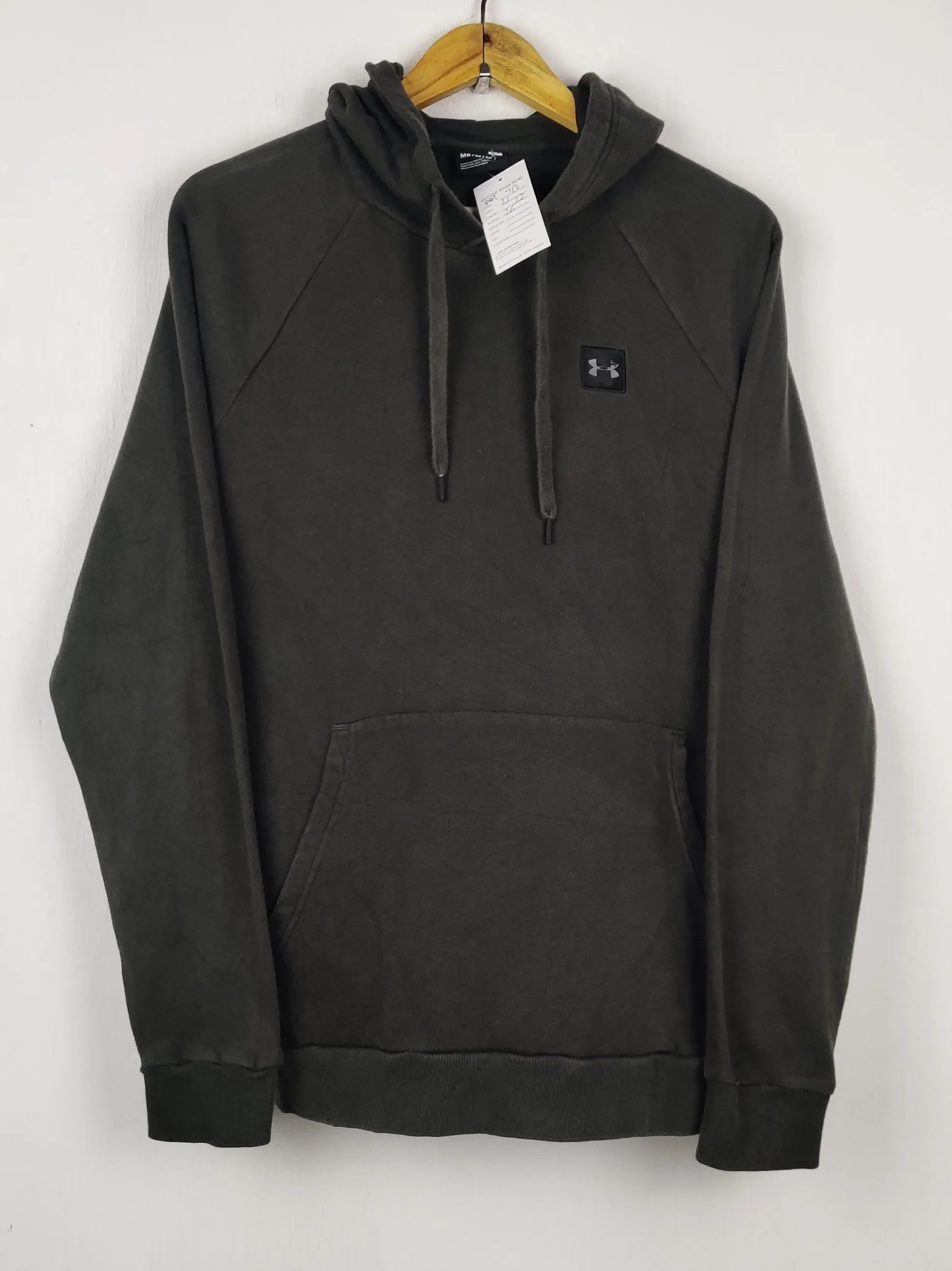 Buy online pre-used pre-loved 100% authentic & Original branded Underarmour (MH-712) available in Pakistan. Top international brands avilable.