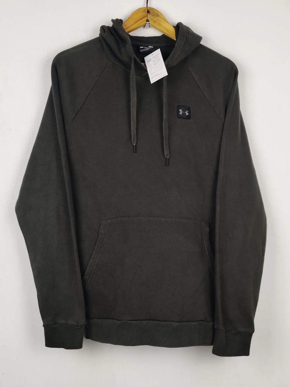 Buy online pre-used pre-loved 100% authentic & Original branded Underarmour (MH-712) available in Pakistan. Top international brands avilable.