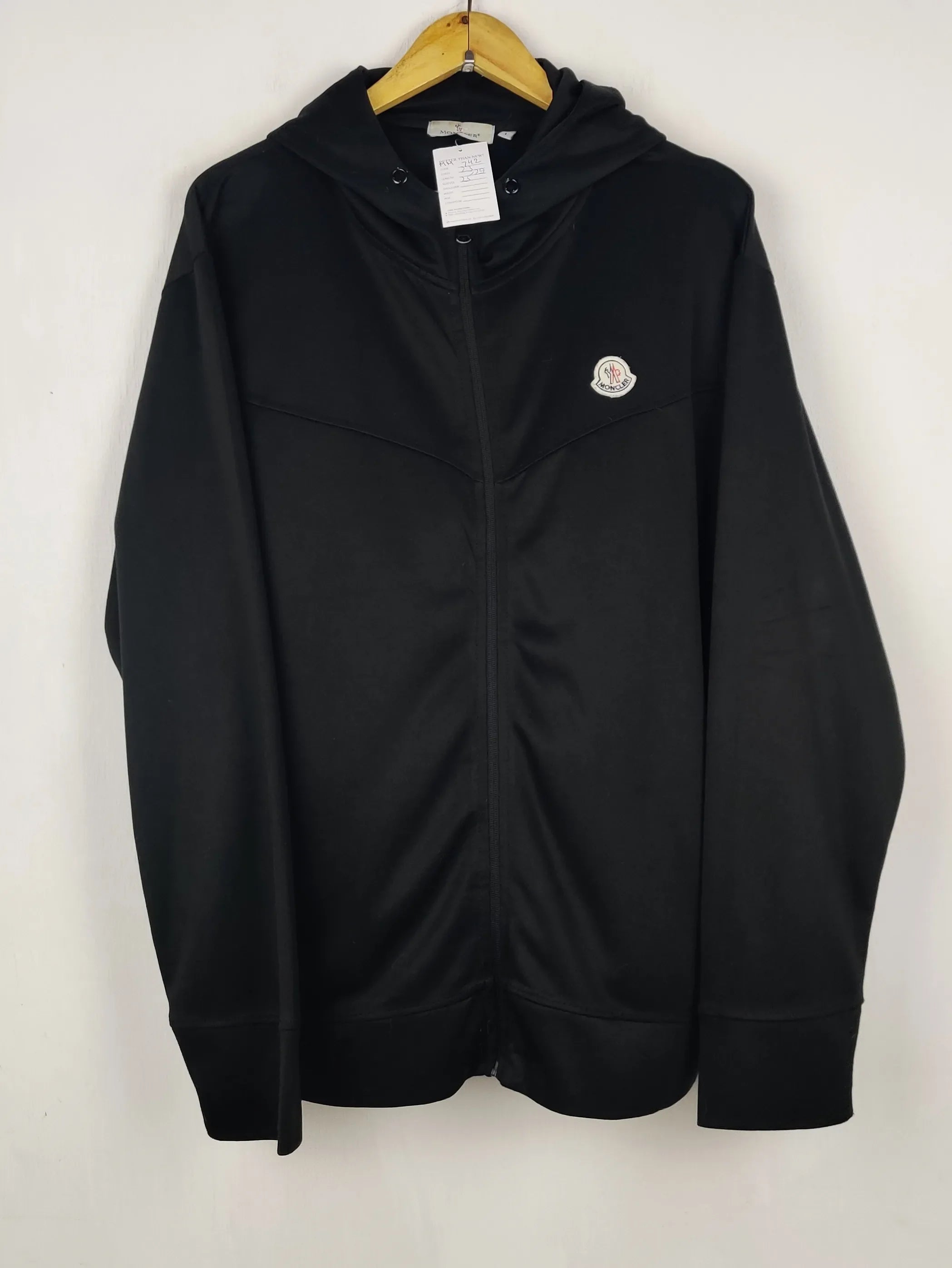 Buy online pre-used pre-loved 100% authentic & Original branded Moncler (MH-742) available in Pakistan. Top international brands avilable.