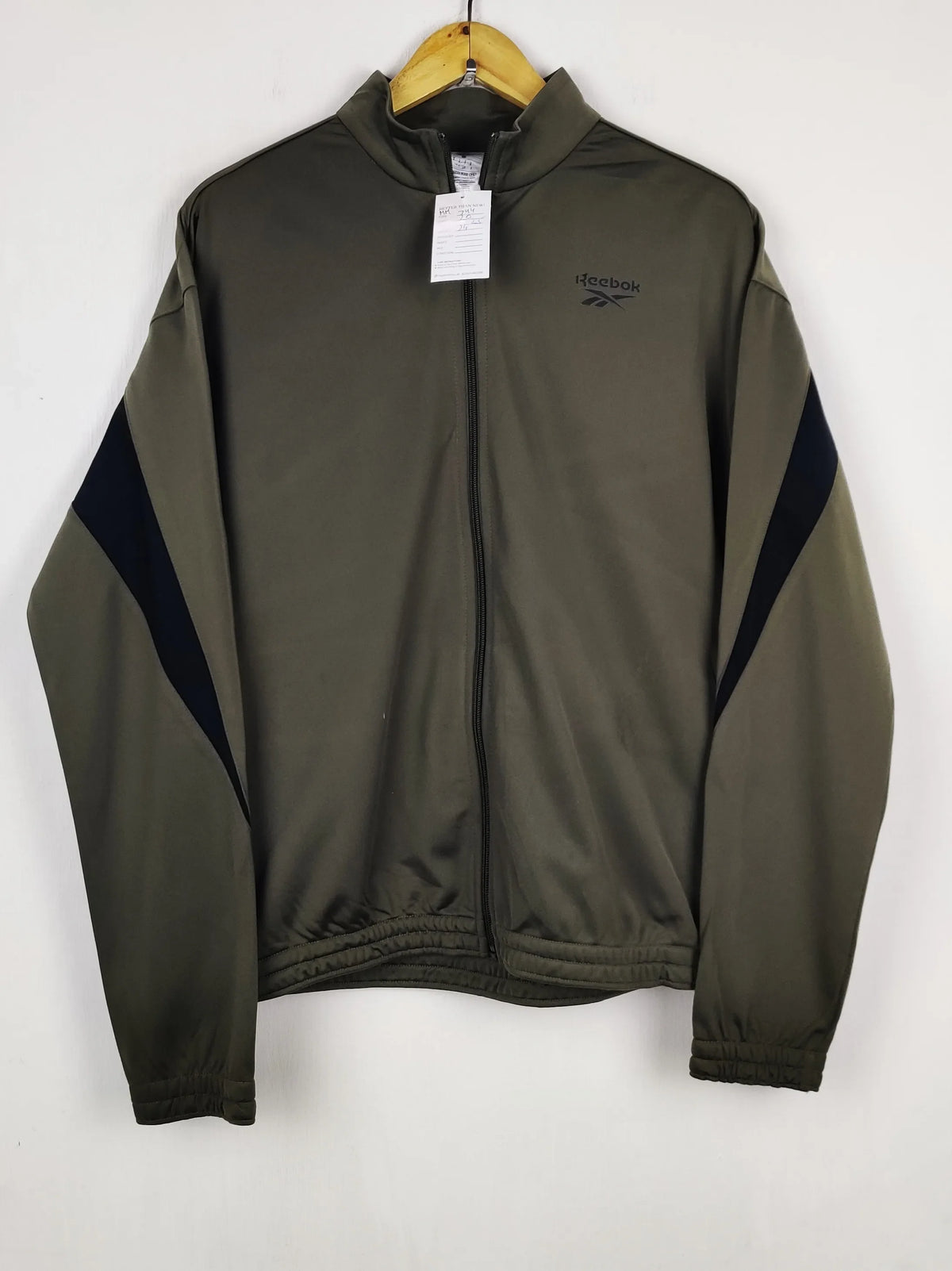 Buy online pre-used pre-loved 100% authentic & Original branded Reebok (MH-744) available in Pakistan. Top international brands avilable.