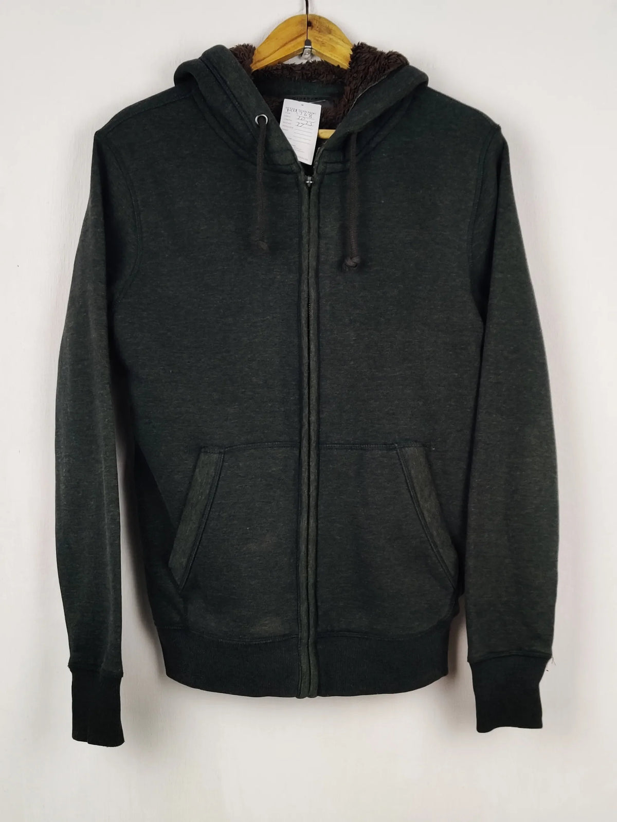 Buy online pre-used pre-loved 100% authentic & Original branded Giordano (MH-768) available in Pakistan. Top international brands avilable.
