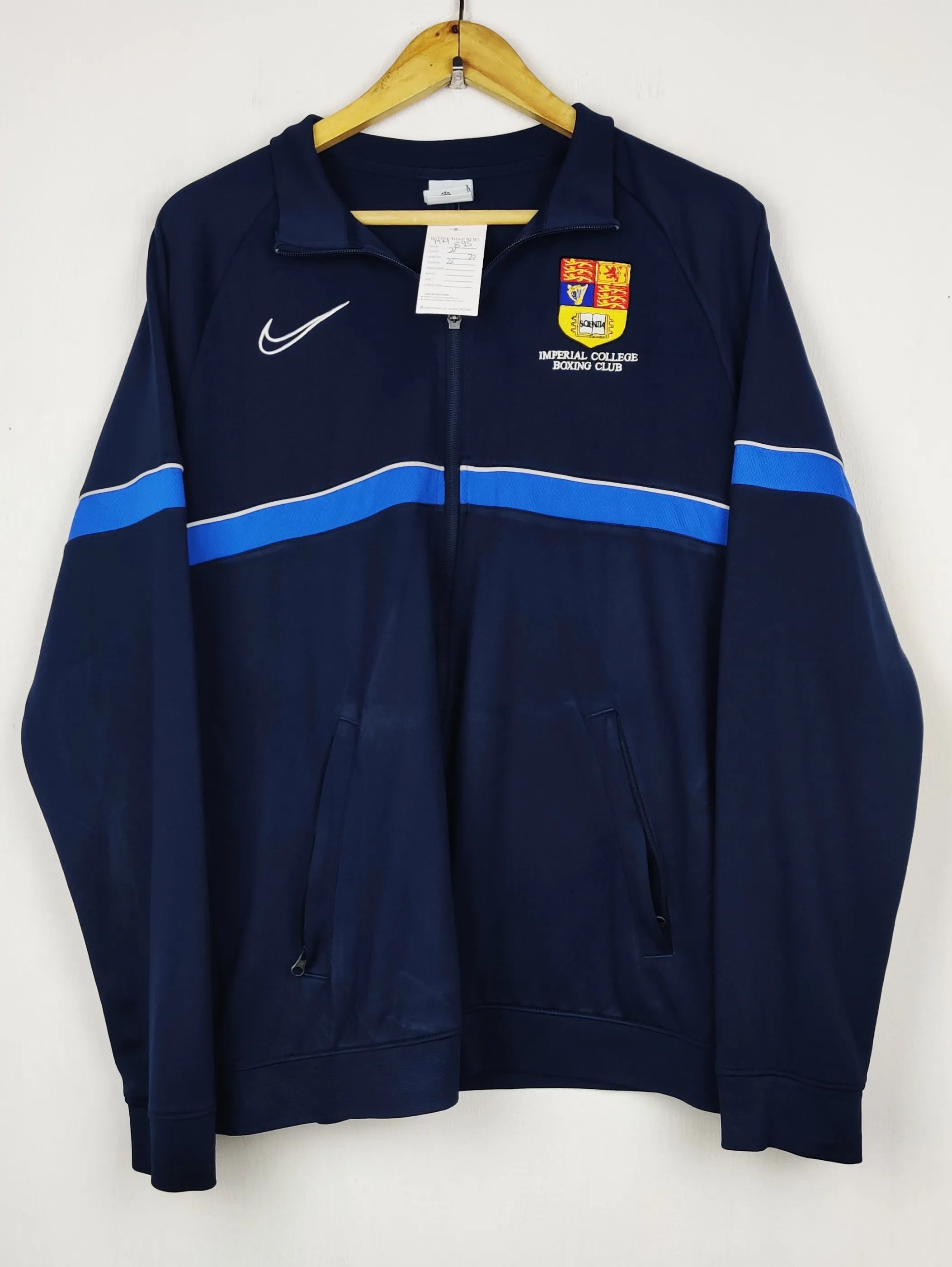 Buy online pre-used pre-loved 100% authentic & Original branded N.I.K.E (MH-895) available in Pakistan. Top international brands avilable.