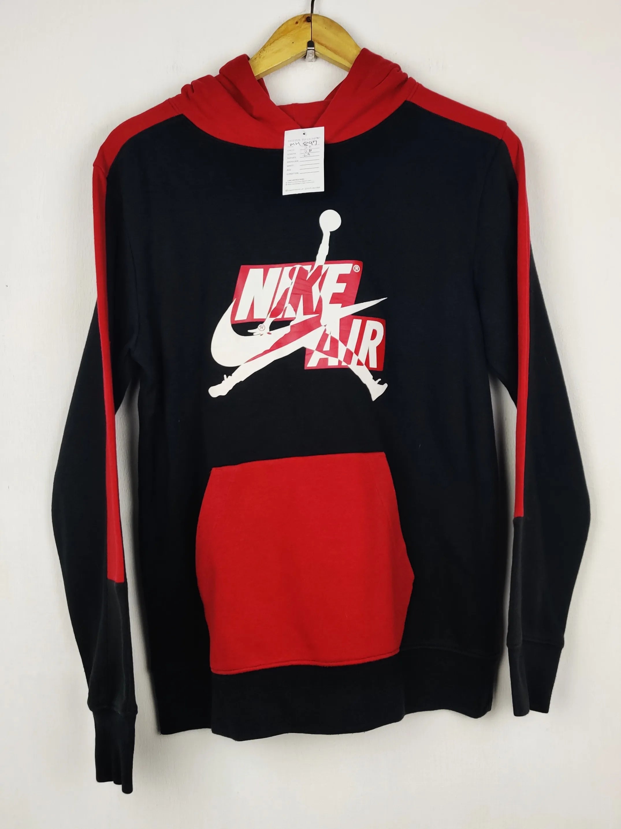 Buy online pre-used pre-loved 100% authentic & Original branded N.I.K.E J.O.R.D.A.N (MH-897) available in Pakistan. Top international brands avilable.
