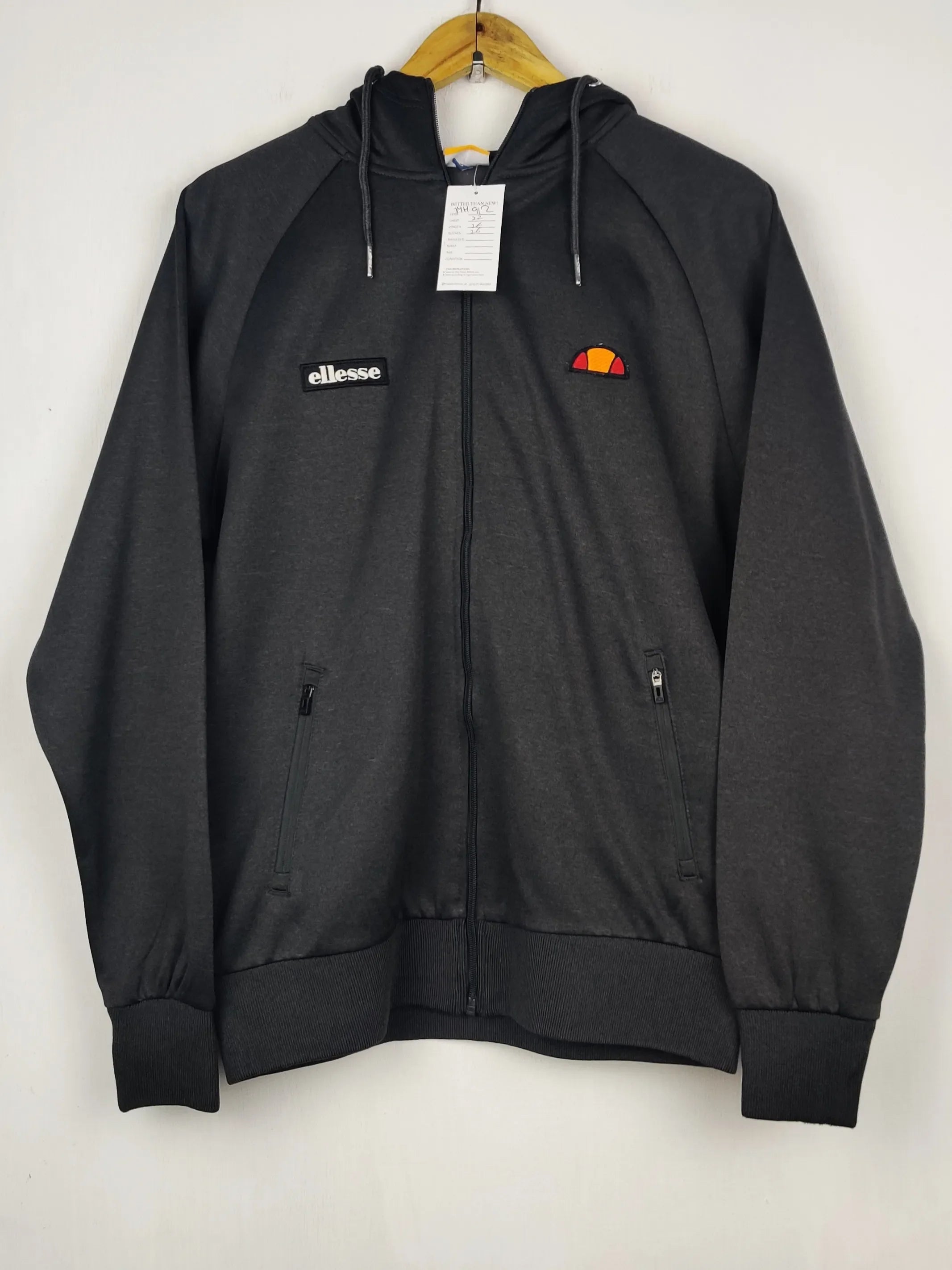 Buy online pre-used pre-loved 100% authentic & Original branded Ellesse (MH-912) available in Pakistan. Top international brands avilable.